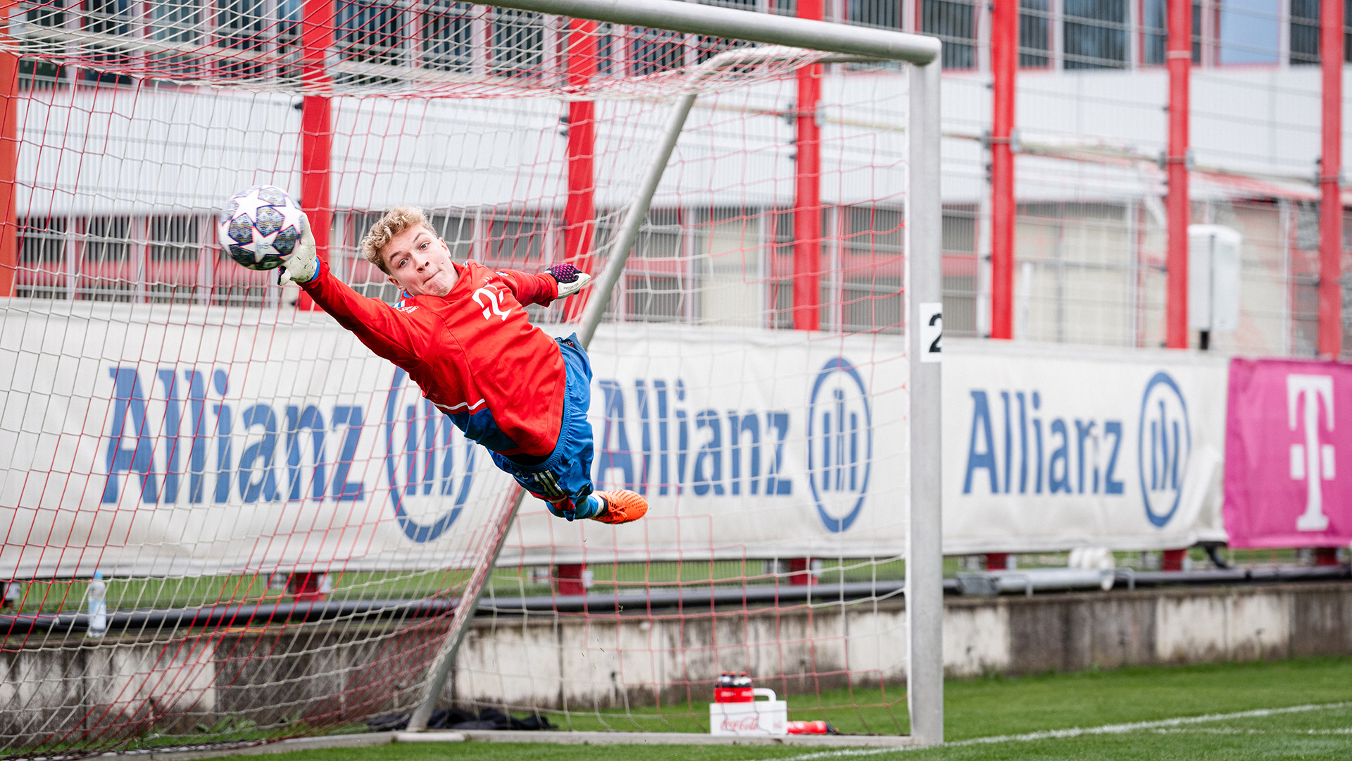 12-oeffentliches-Training-fcbayern-230416-mel