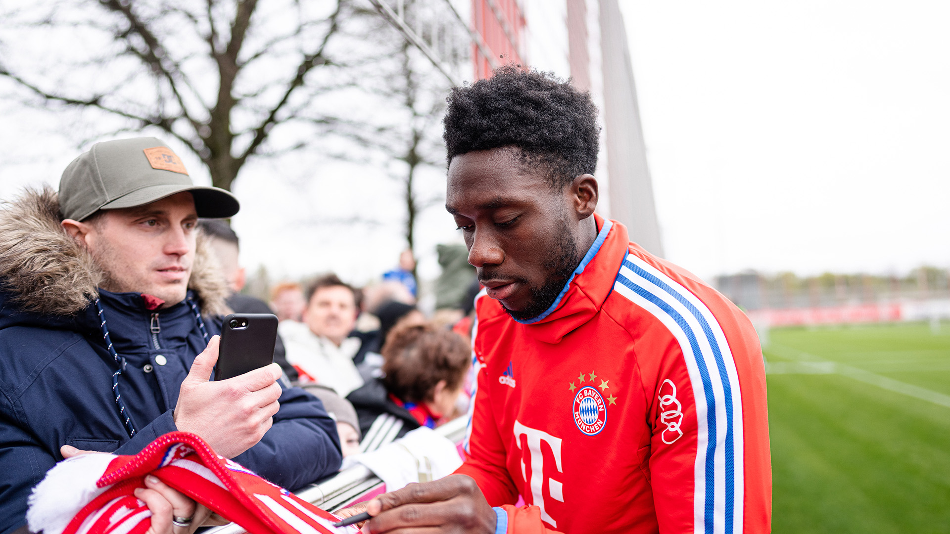 16-oeffentliches-Training-fcbayern-230416-mel