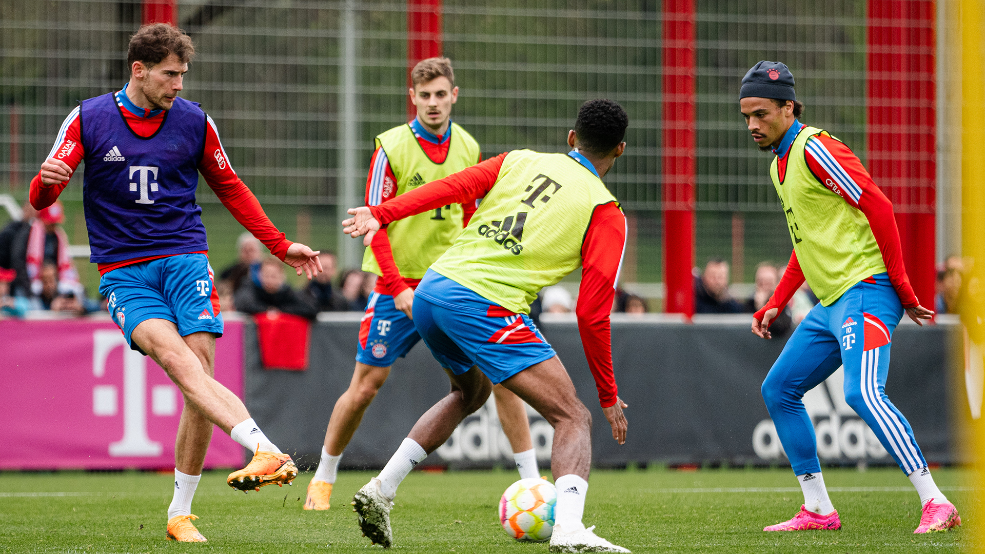 01-oeffentliches-Training-fcbayern-230501-mel