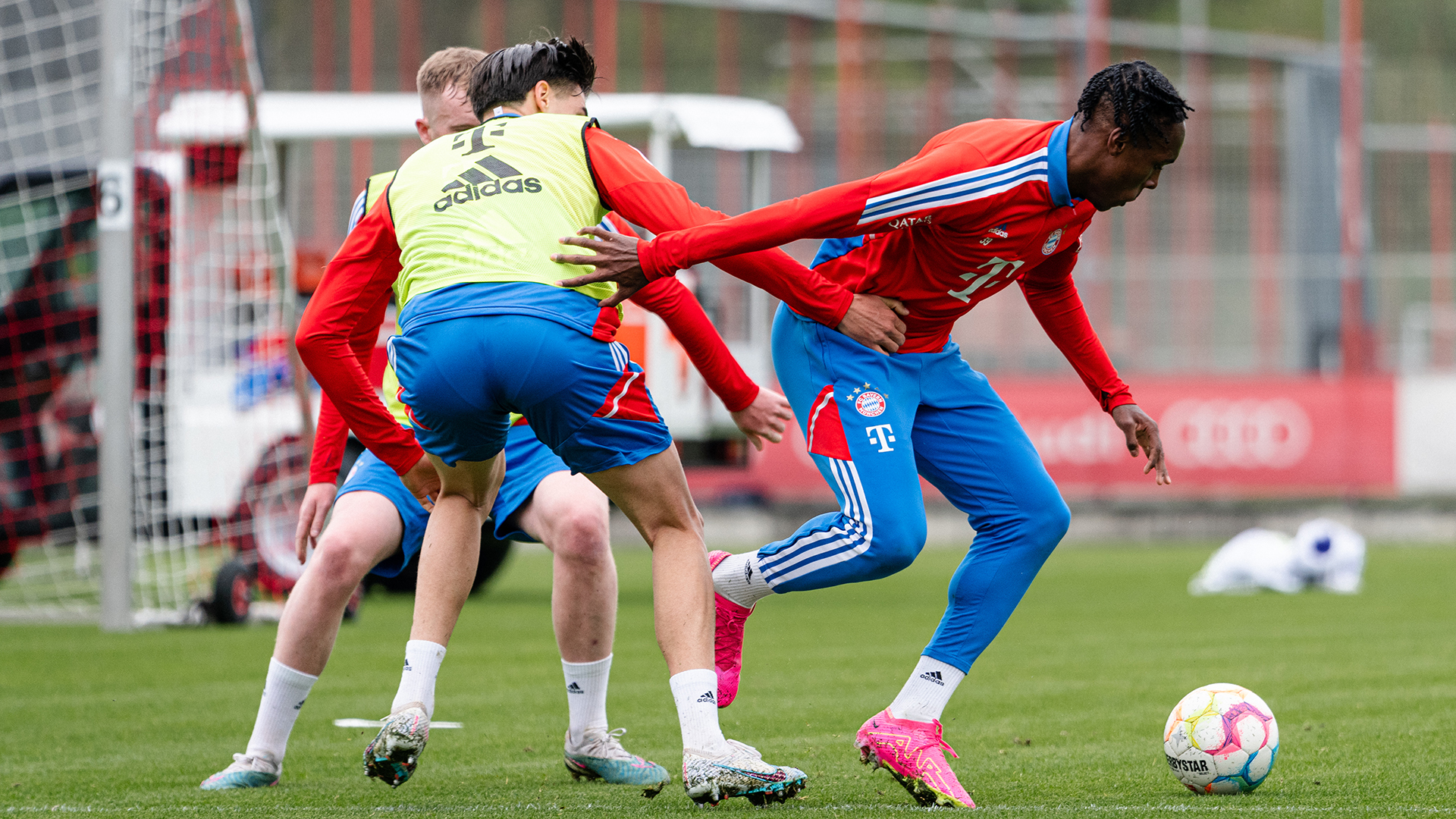 03-oeffentliches-Training-fcbayern-230501-mel