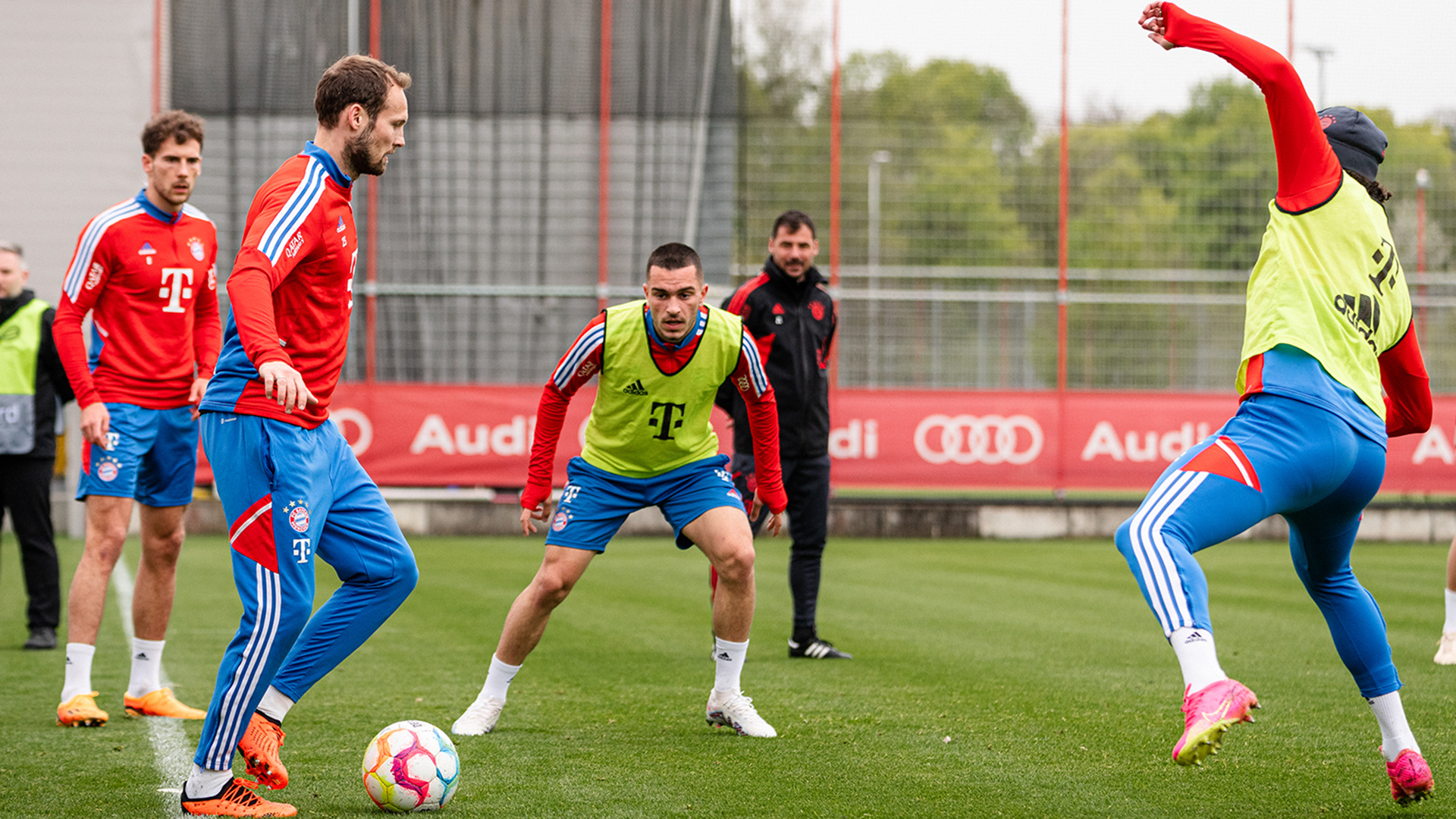 05-oeffentliches-Training-fcbayern-230501-mel