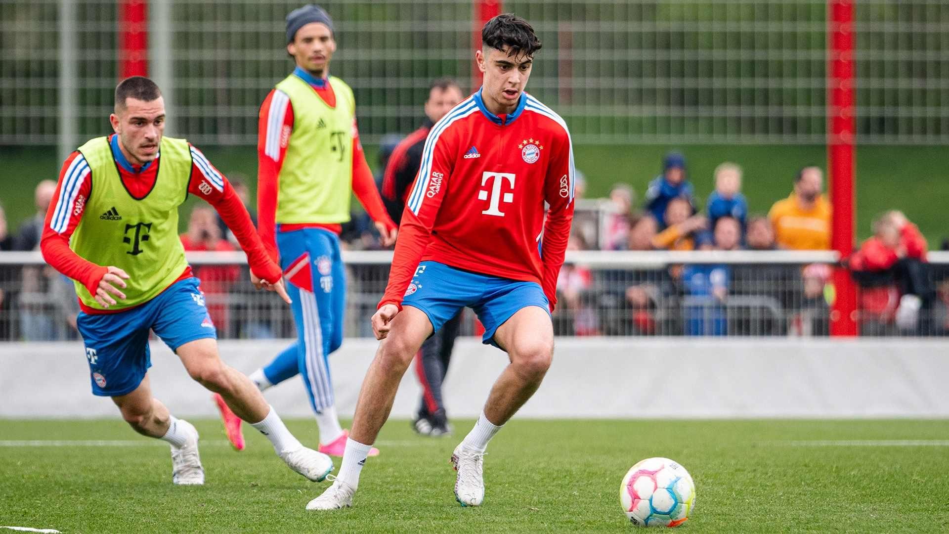 07-oeffentliches-Training-fcbayern-230501-mel