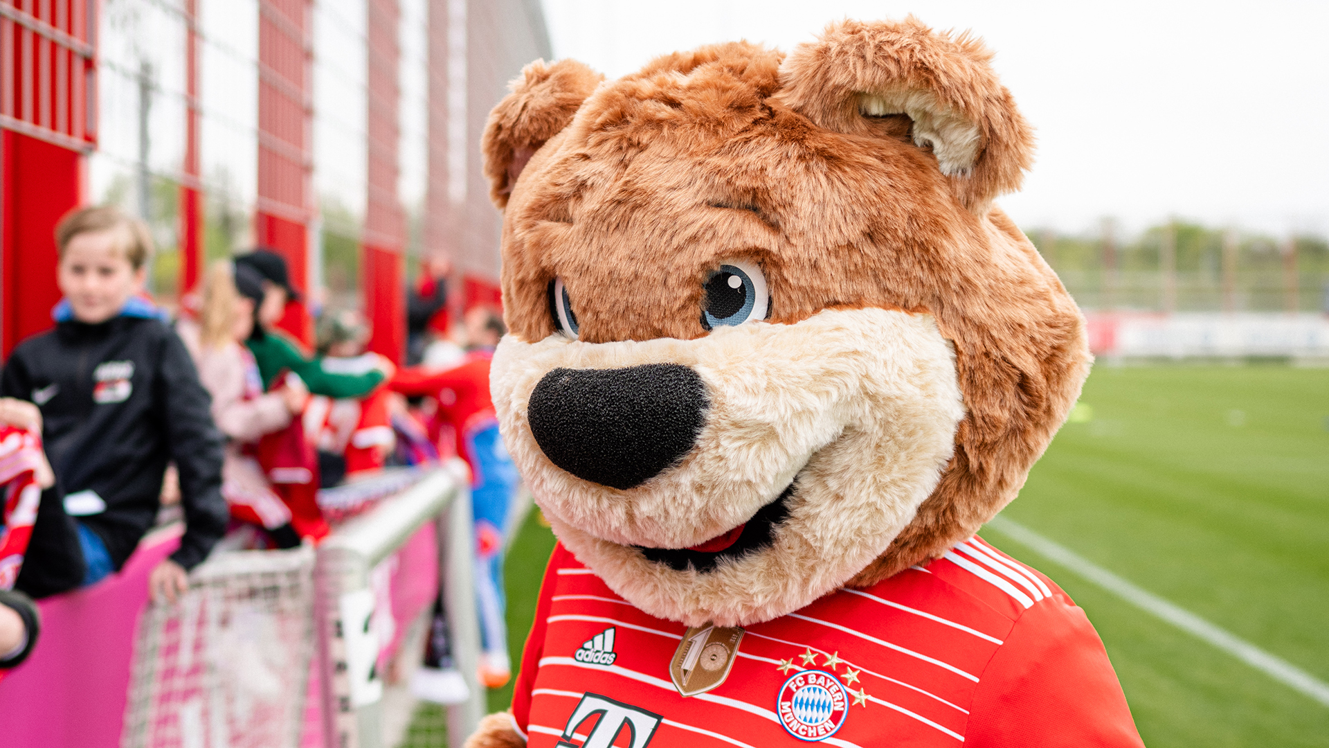 18-oeffentliches-Training-fcbayern-230501-mel