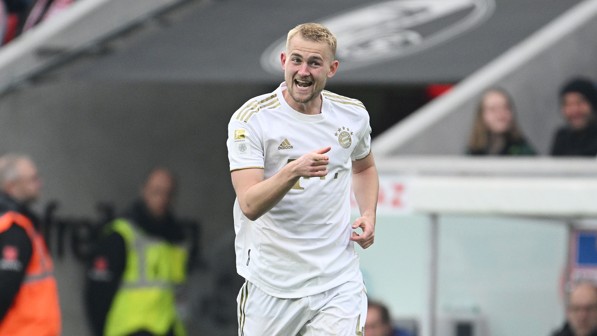 Matthijs de Ligt is the scorer of the April 2023 FC Bayern Goal of the Month