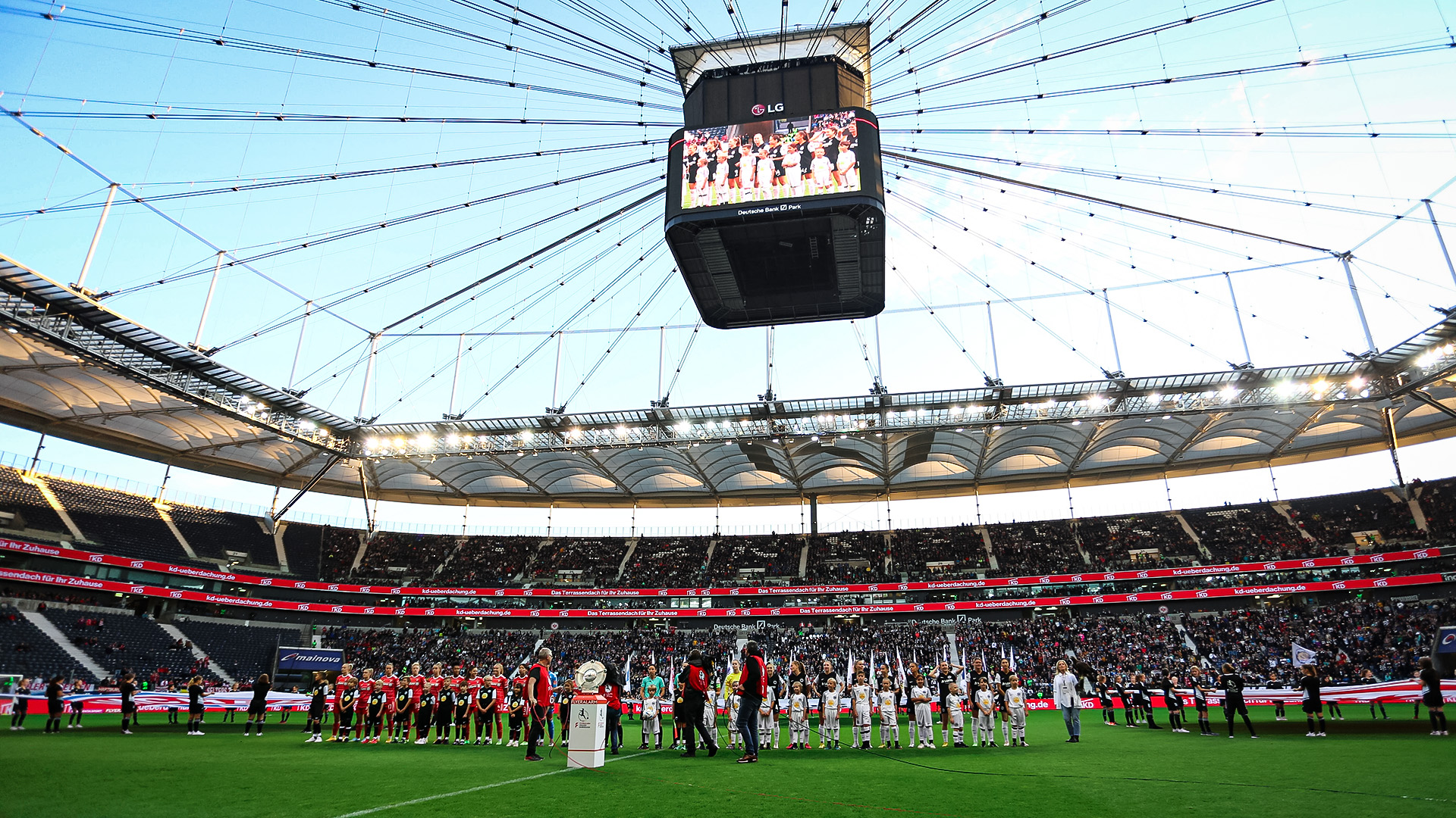 FC Bayern Frauen, Deutsche Bank Park, Frankfurt