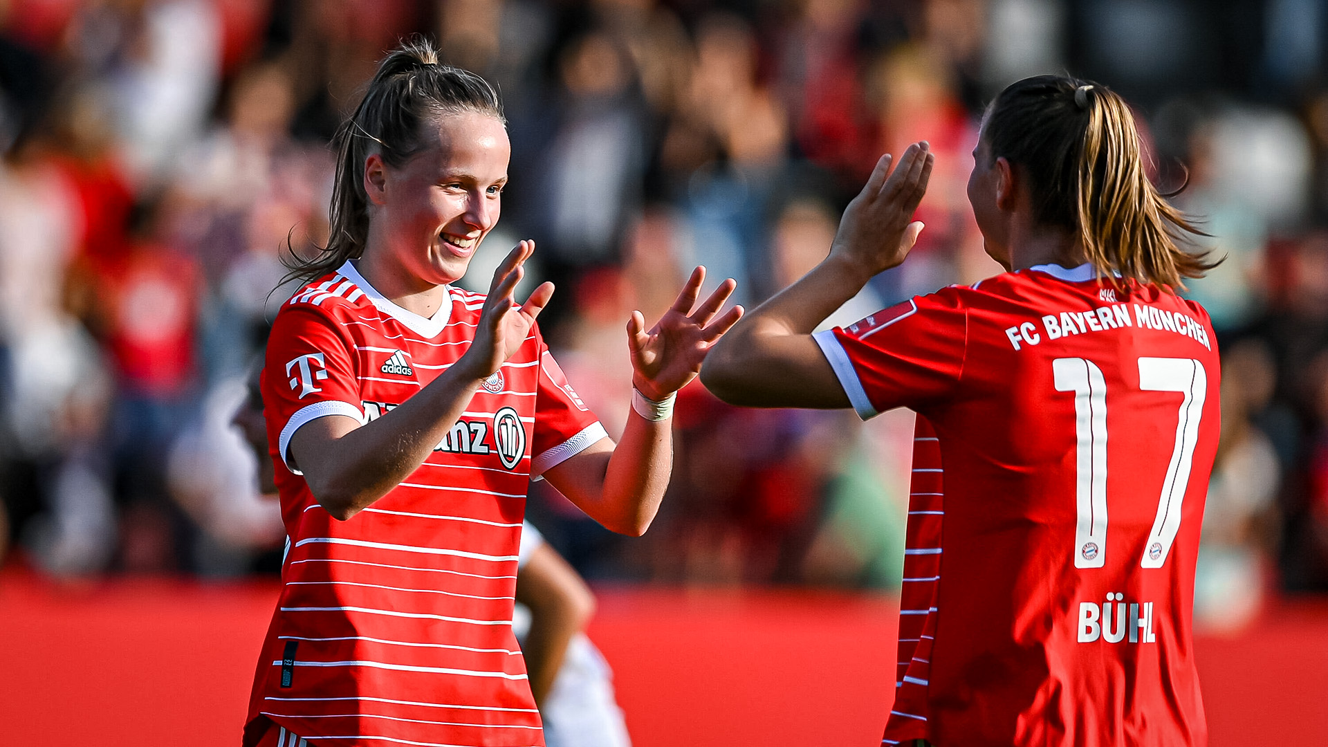 FC Bayern Frauen, Franziska Kett, Klara Bühl, Jubel