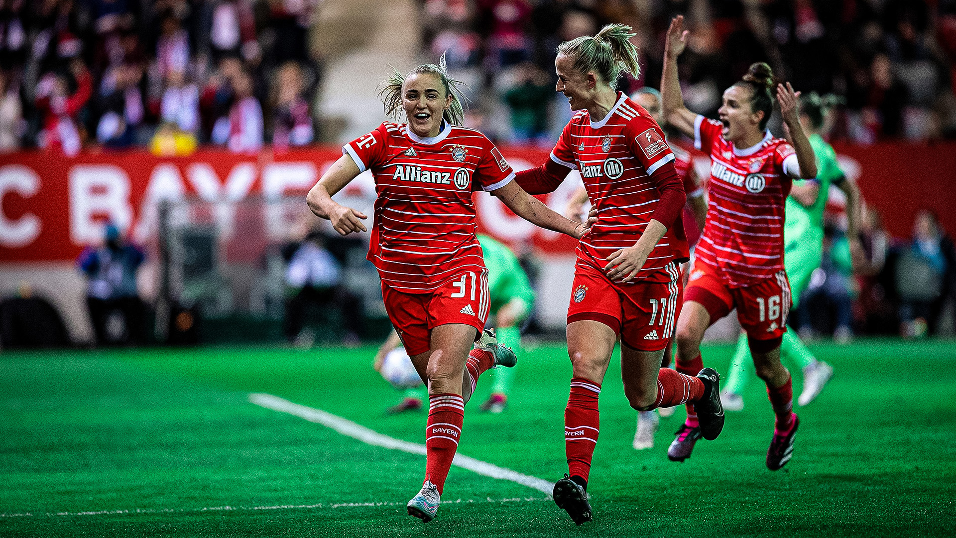 FC Bayern Frauen, Georgia Stanway, Lea Schüller, Jubel