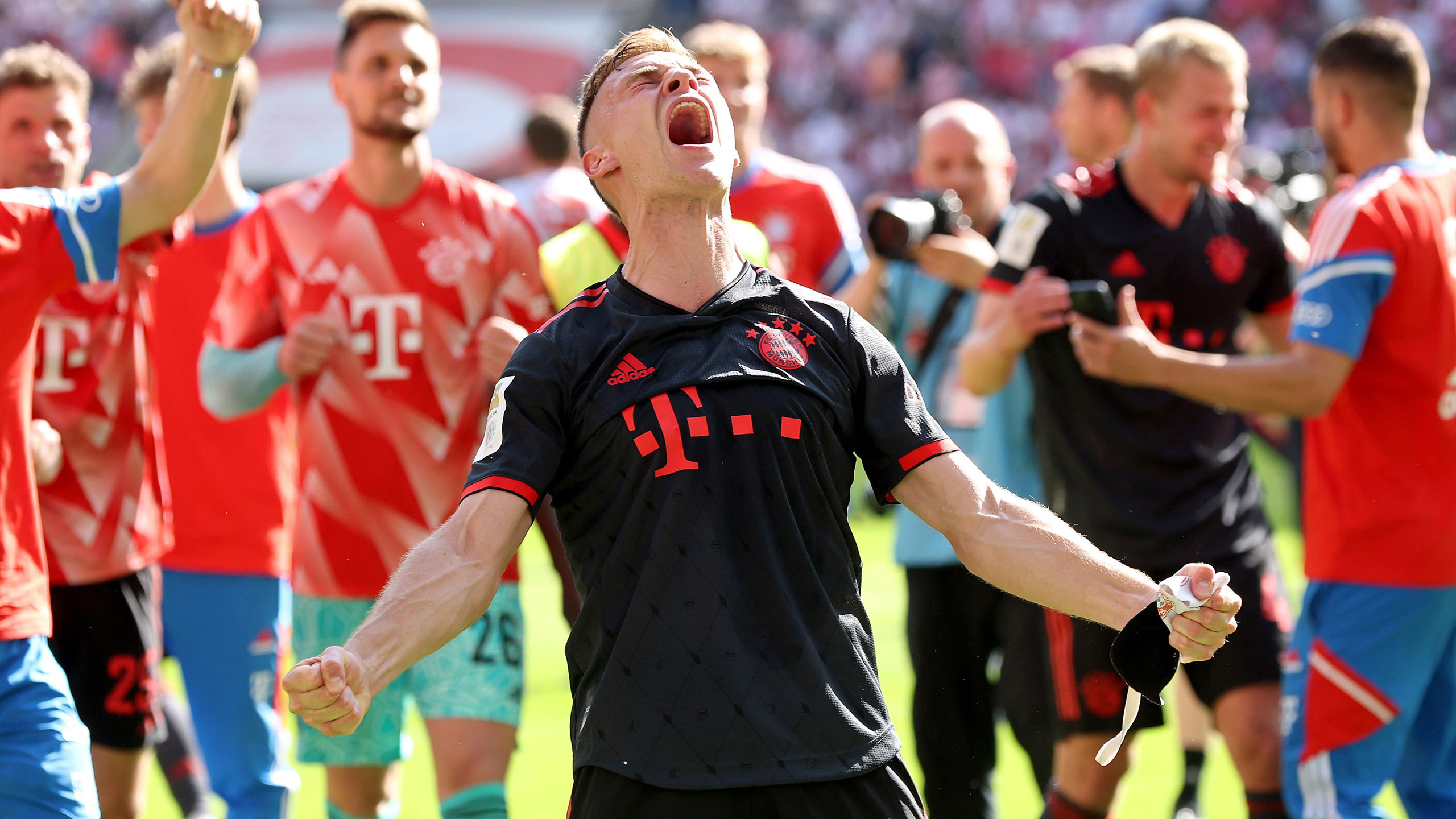 El FC Bayern con el trofeo de campeón