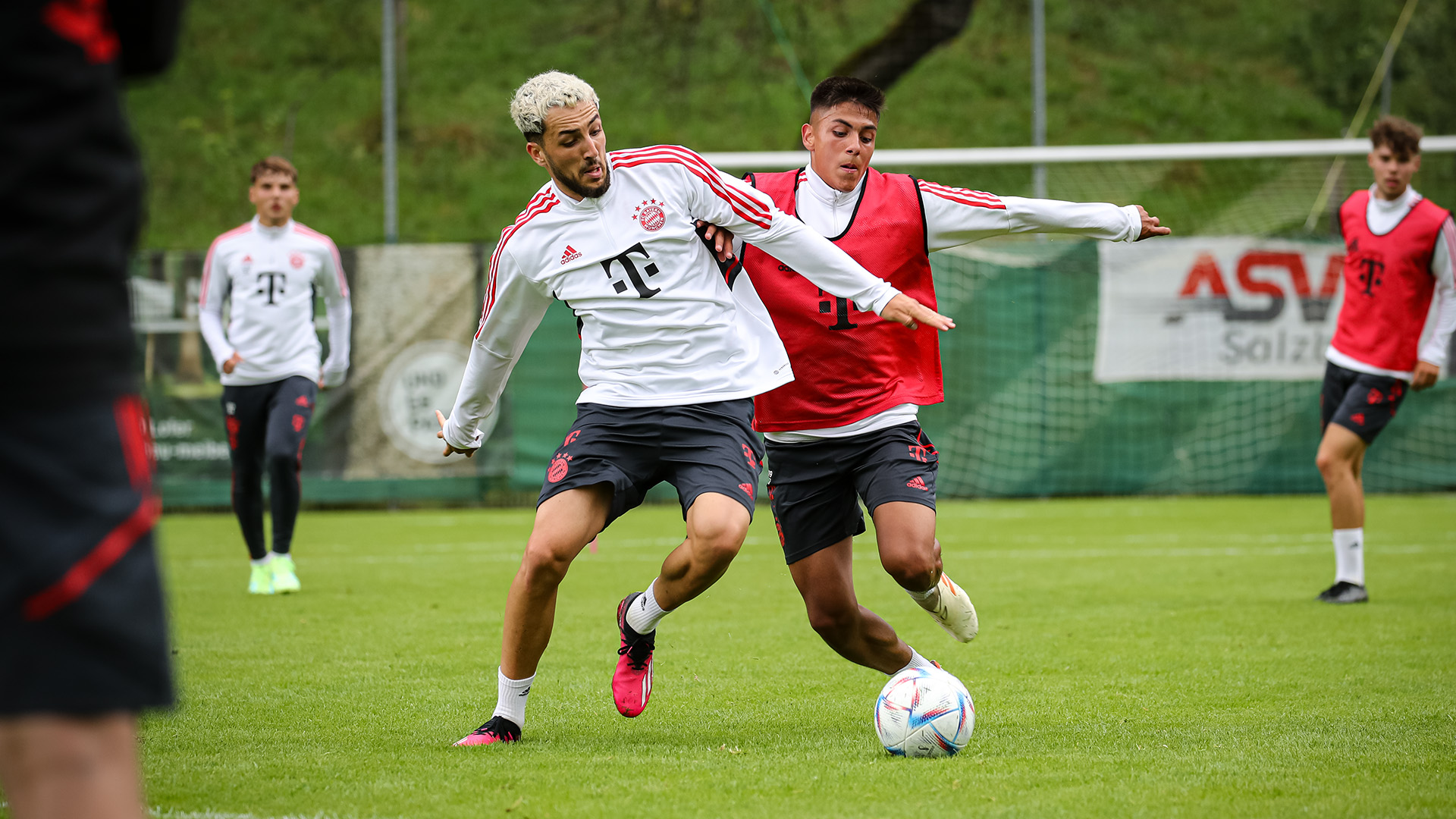 FC Bayern Amateure, Dion Berisha, Matteo Vinlöf, Zweikampf