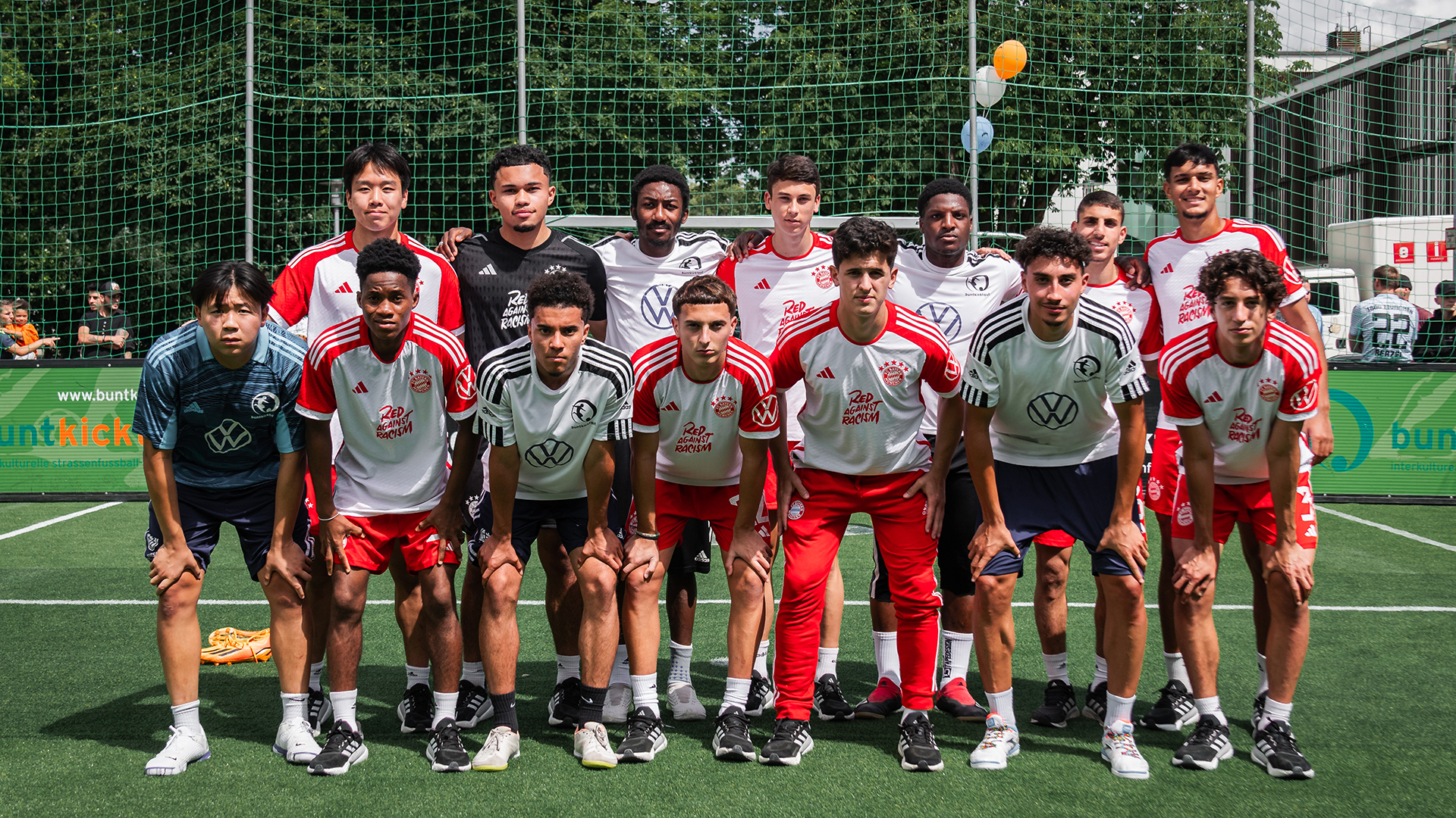 buntkicktgut FC Bayern World Squad.