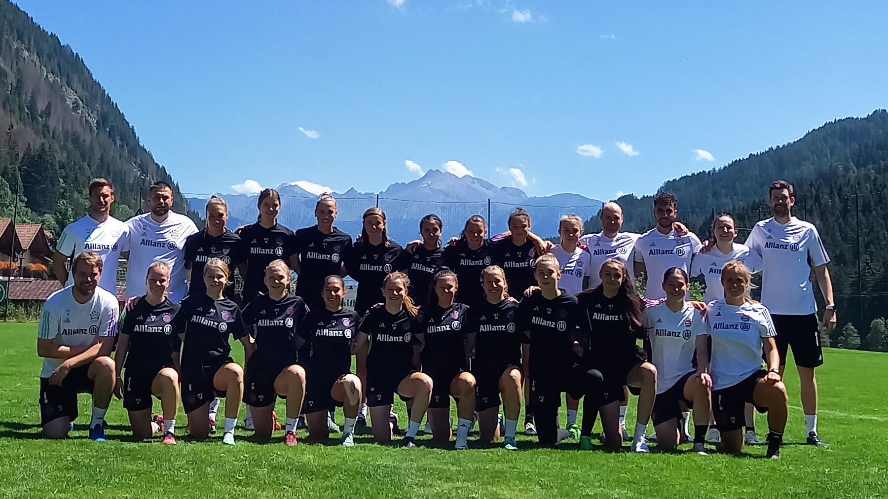 Trainerin der FC Bayern Frauen II Clara Schoene