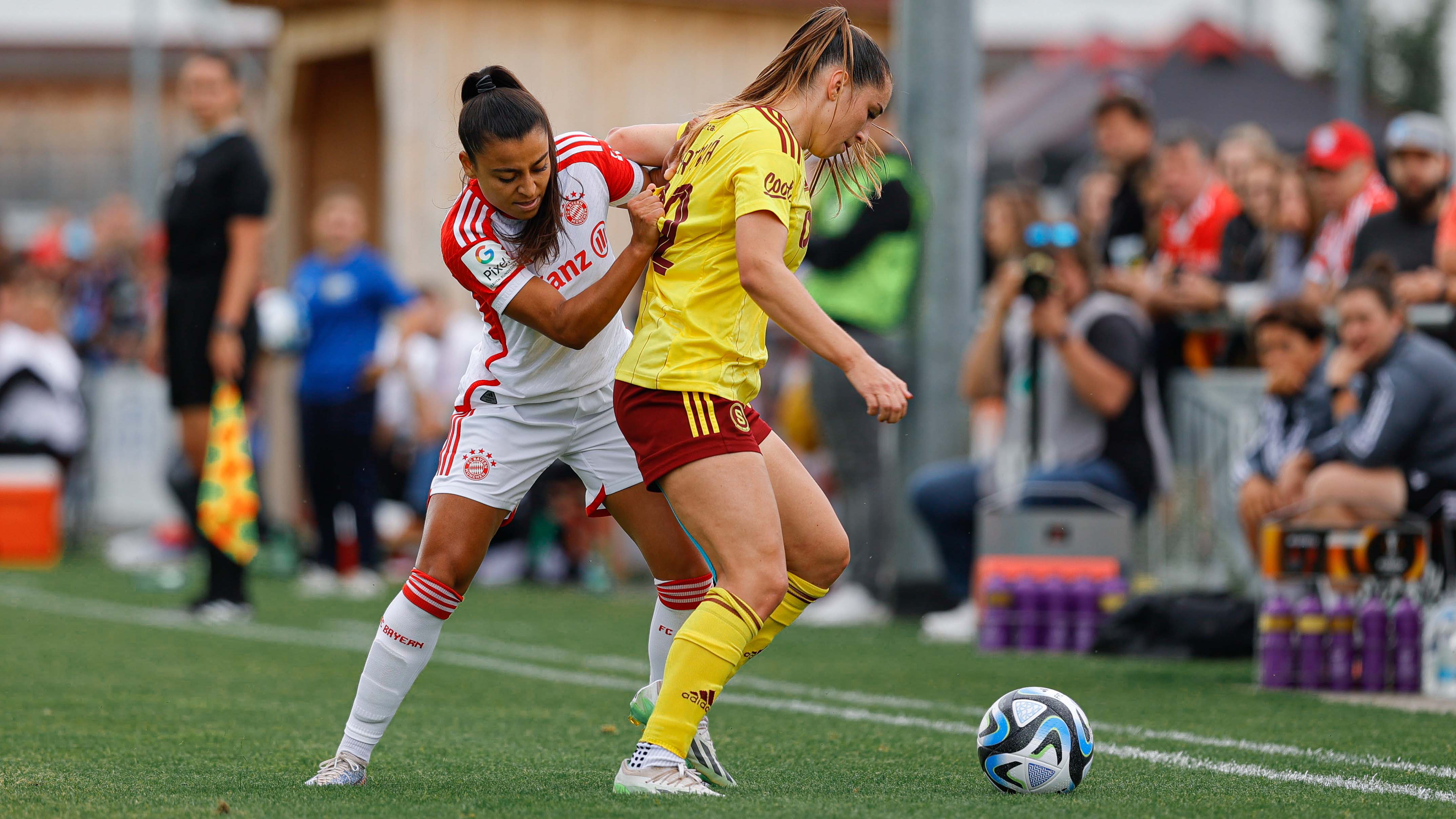 FC Bayern Frauen, Inés Belloumou, Zweikampf