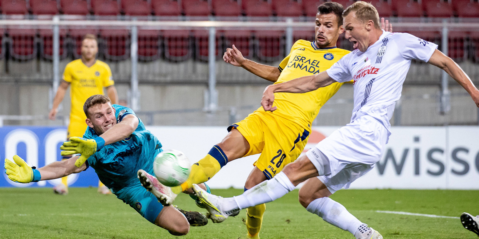 Daniel Peretz, Maccabi Tel Aviv, Conference League, LASK