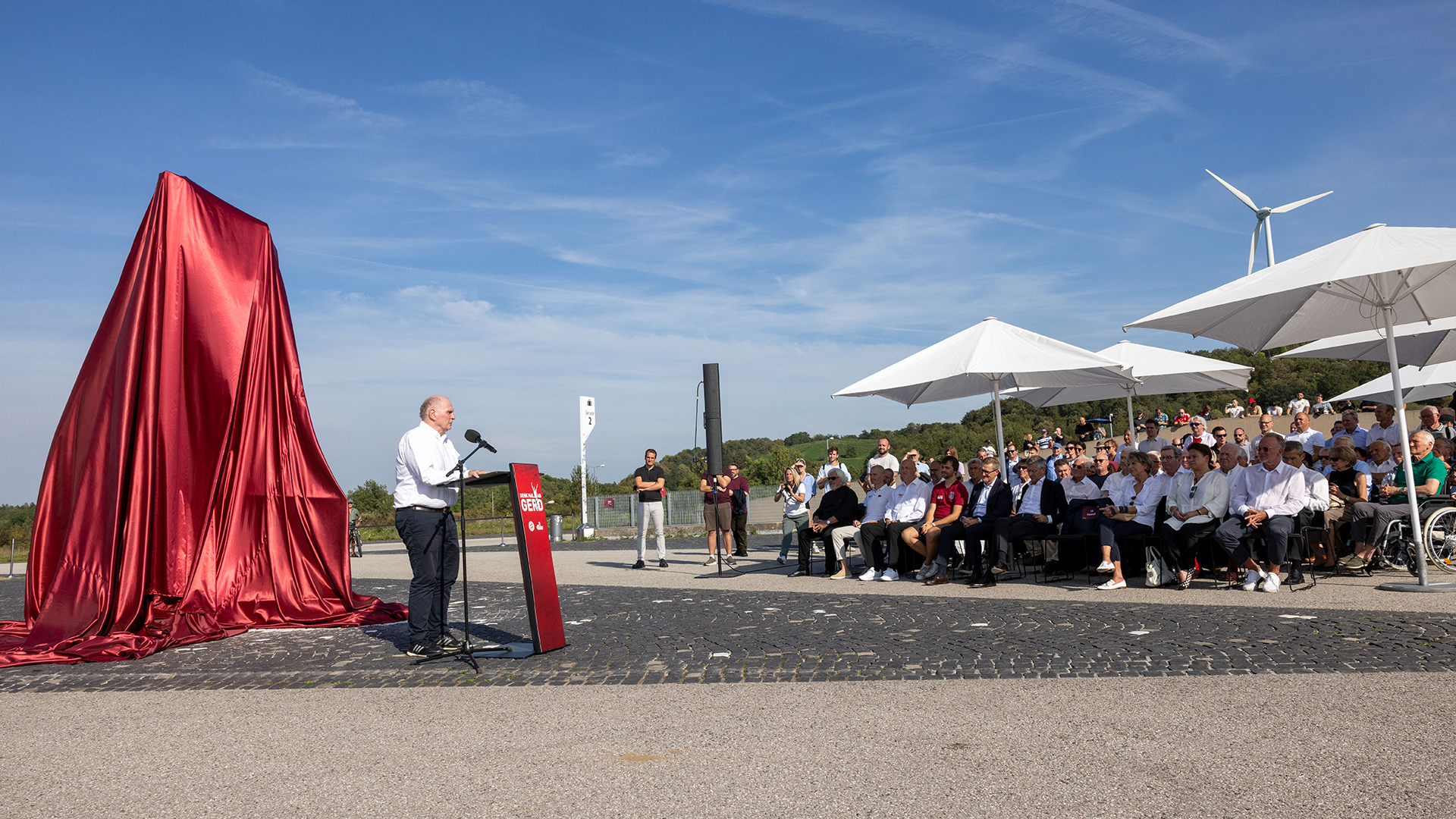 Uli Hoeneß, speech, Gerd Müller, Statue, memorial, FC Bayern