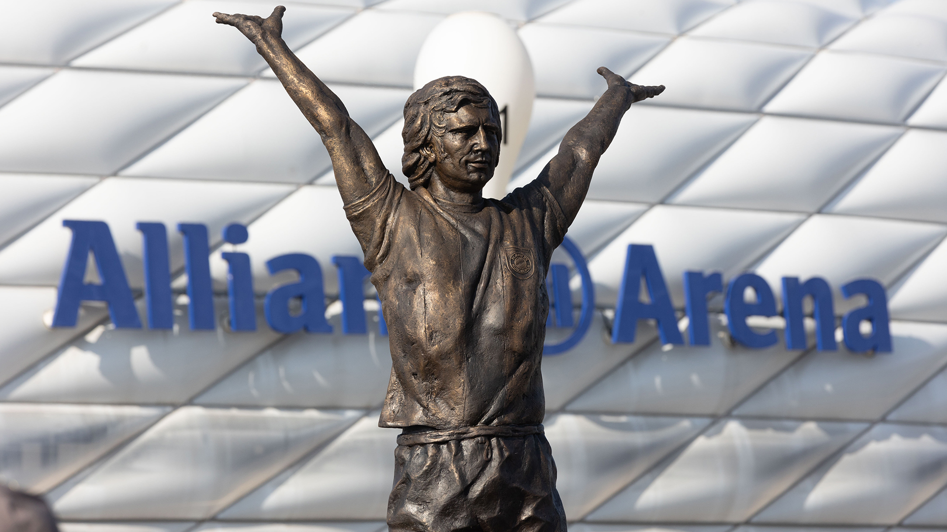 Gerd Müller, Statue, Denkmal, FC Bayern