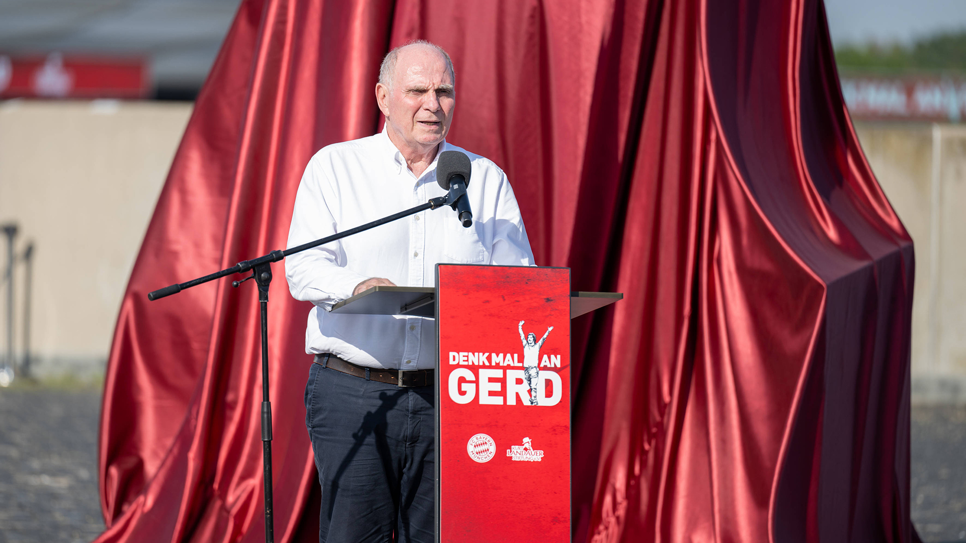 Uli Hoeneß, Gerd Müller, Statue