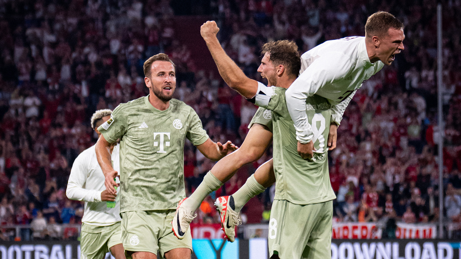 Leon Goretzka FC Bayern celebration