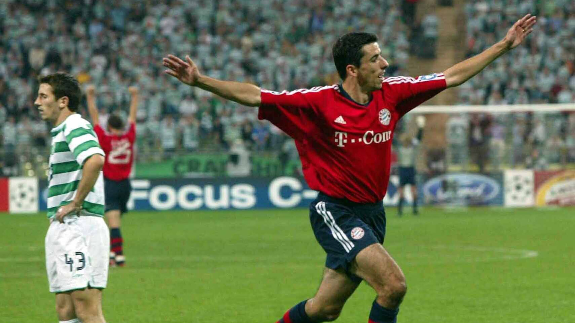 Roy Makaay’s brace away at Celtic started Bayern’s winning run on Champions League opening night.