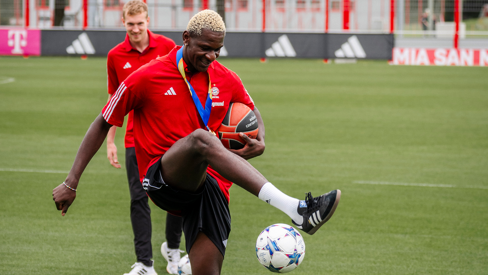 Isaac Bonga, FC Bayern