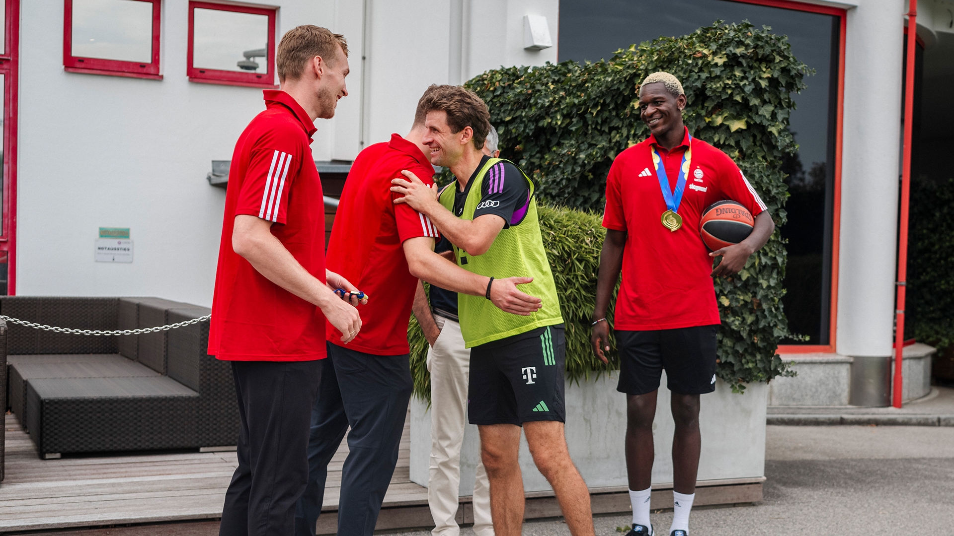 Thomas Müller, Niels Giffey, Isaac Bonga, Andreas Obst, FC Bayern