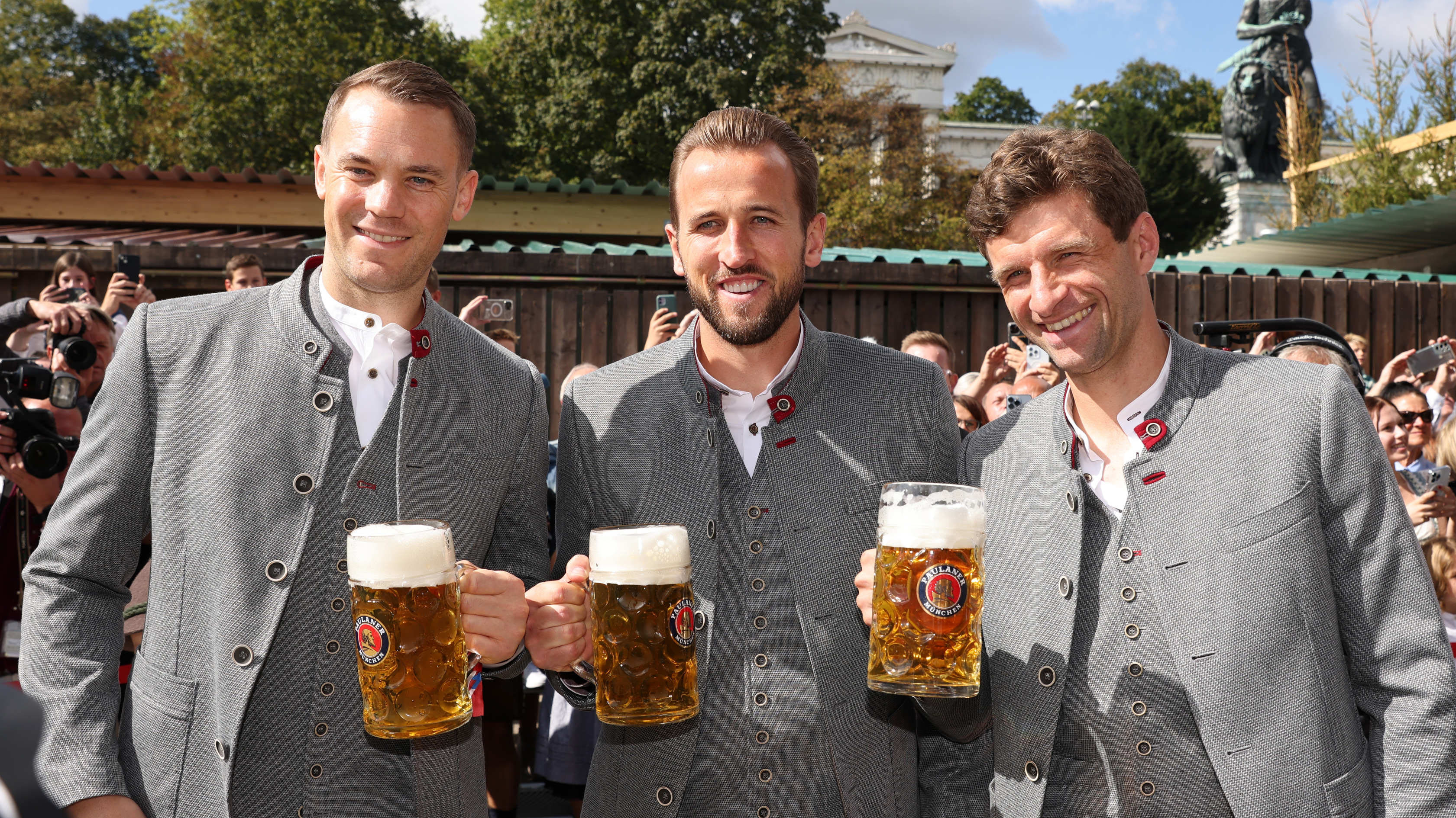 FC Bayern at the Oktoberfest