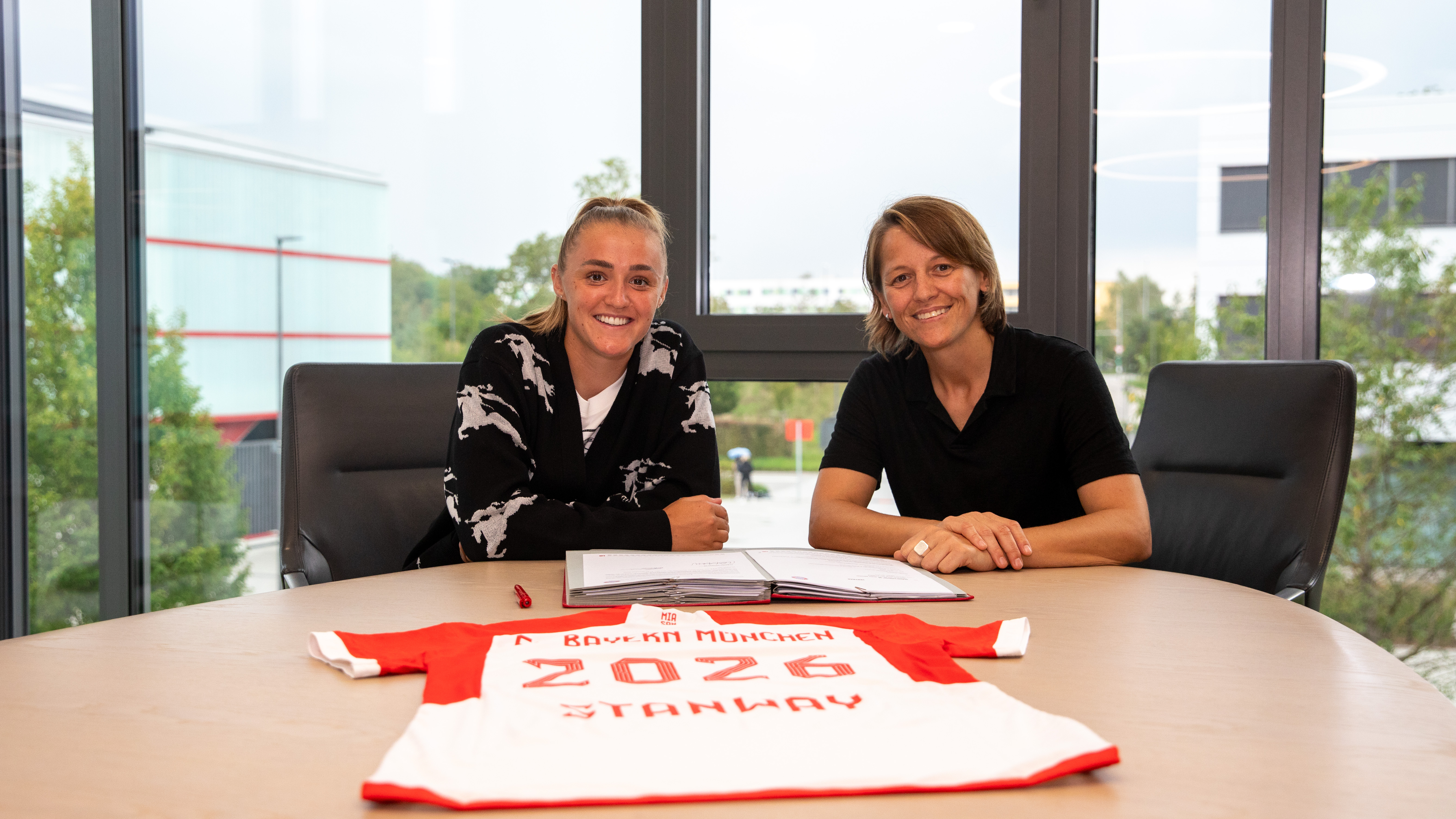 FC Bayern Georgia Stanway Bianca Rech