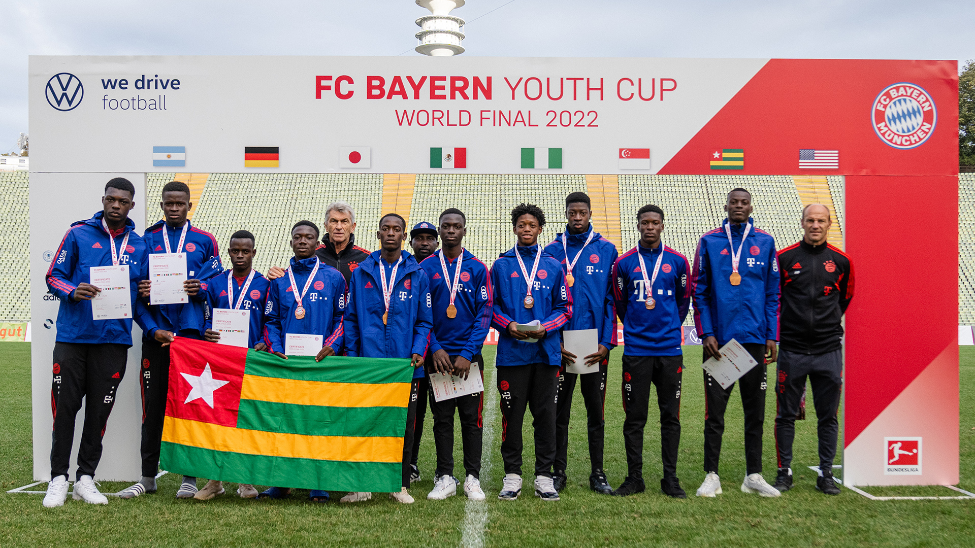 02-fcbayern-youth-cup-221013-fcb