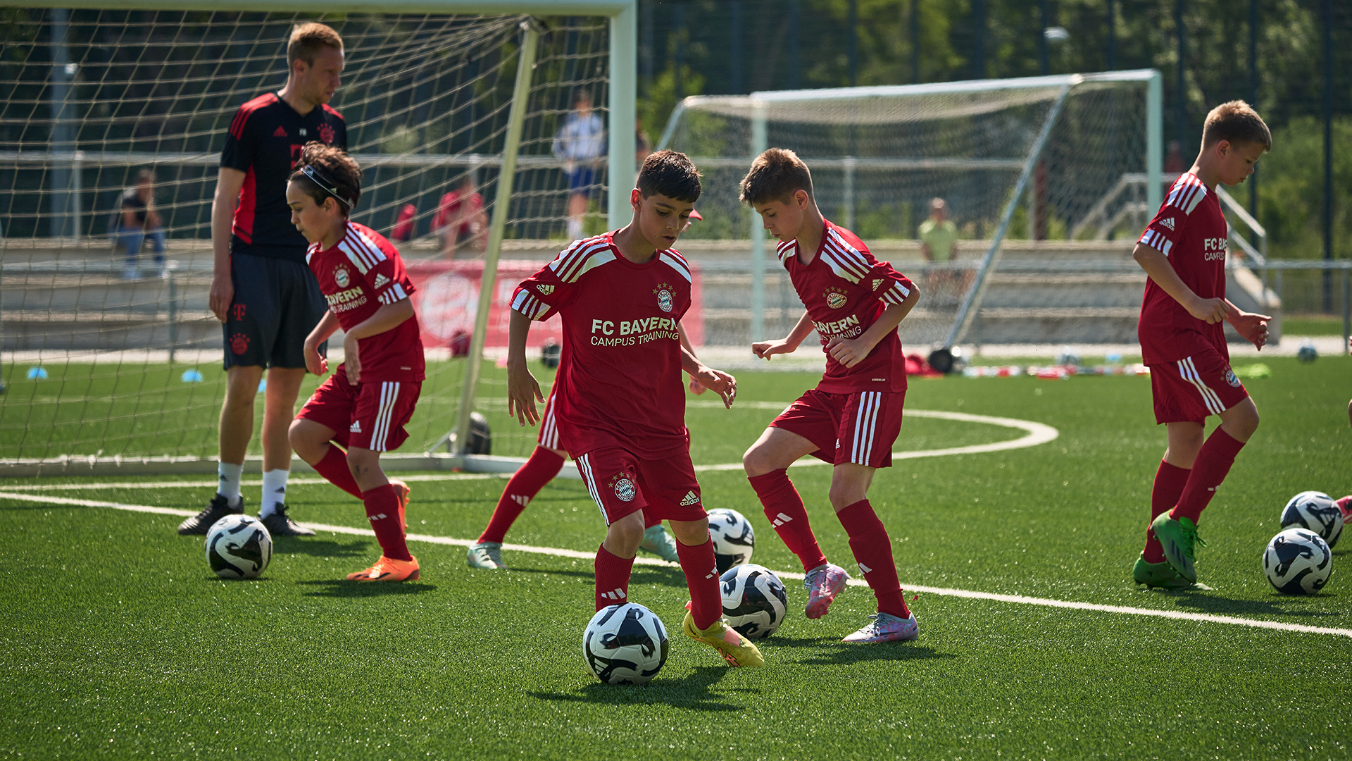 05-fcbayern-football-camps-230530-fcb