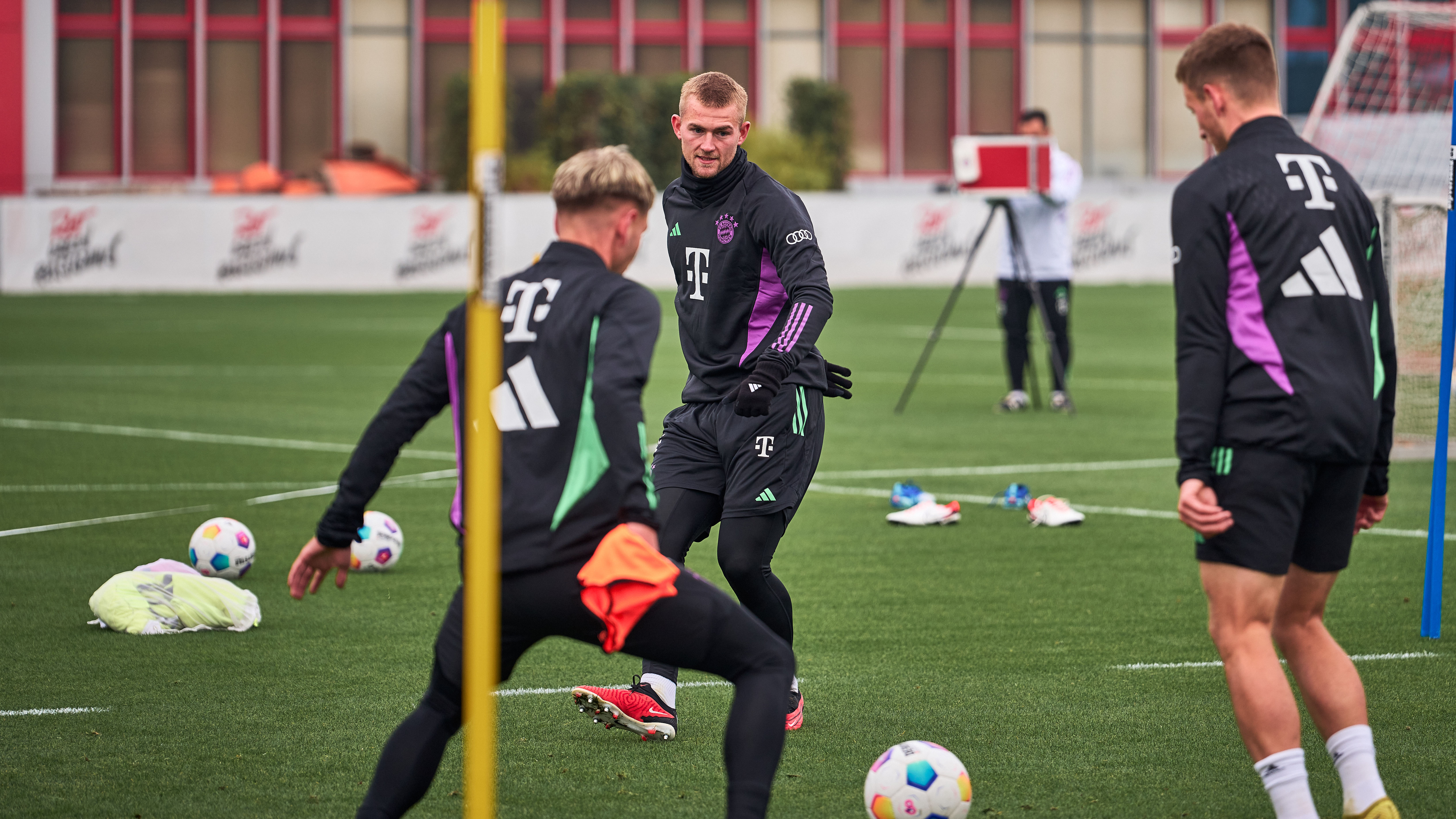 Serge Gnabry, Matthijs de Ligt, FC Bayern