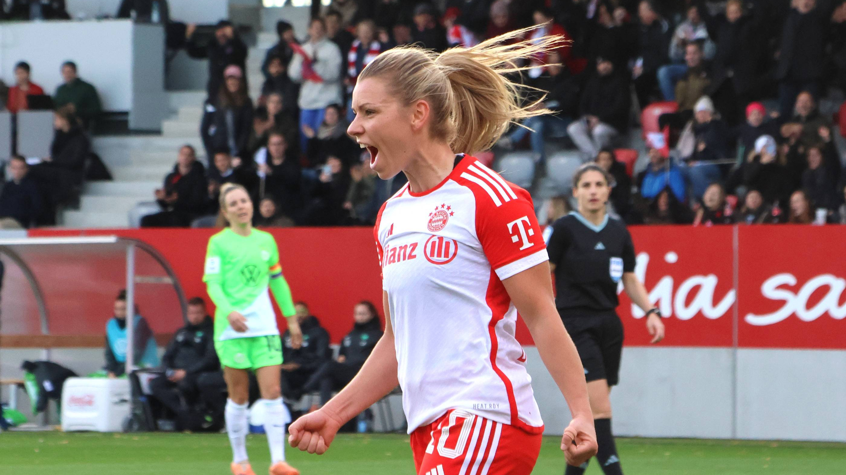 FC Bayern Women, Klara Bühl, Maximiliane Rall, celebrations