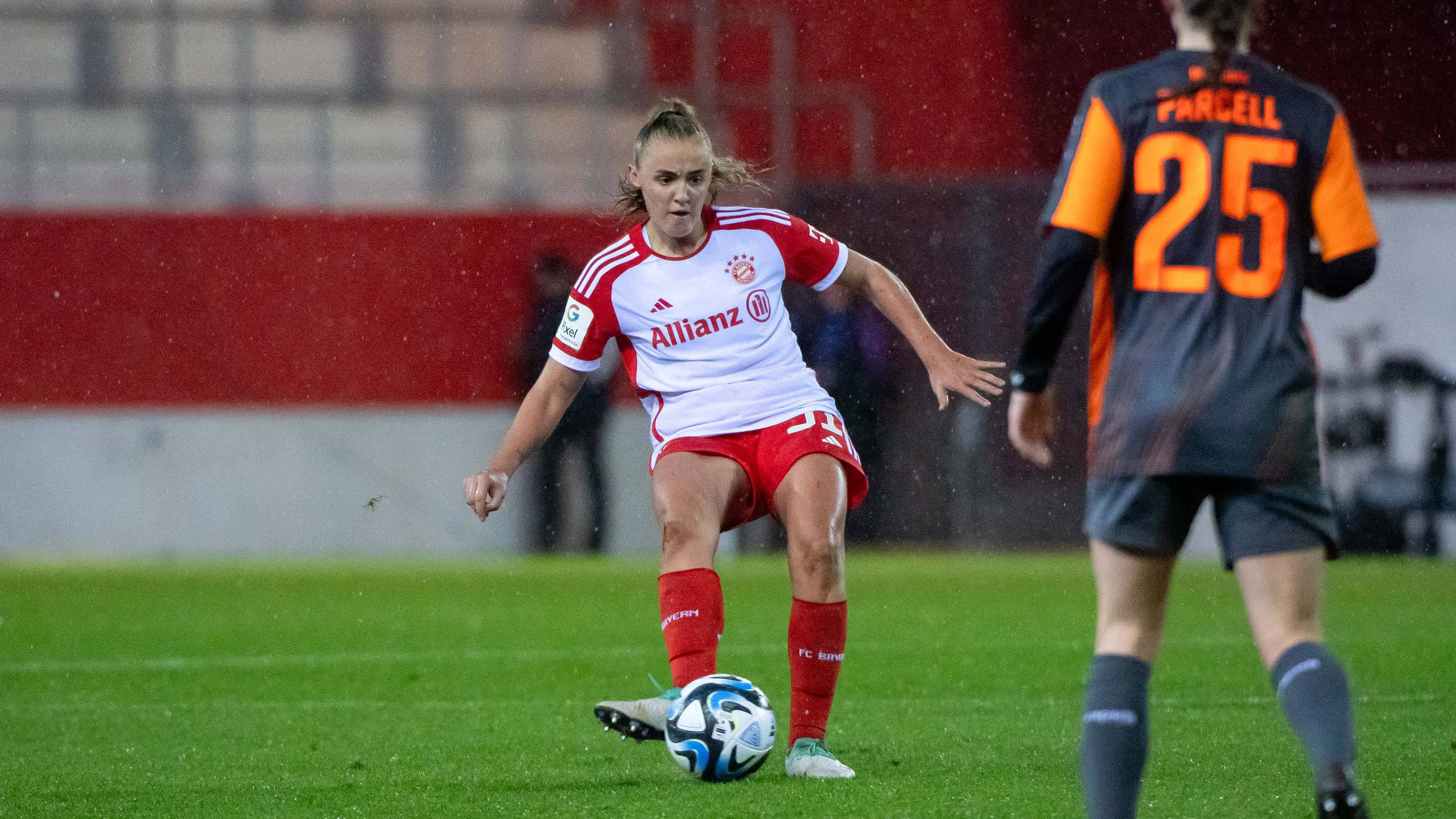 FC Bayern Frauen, Georgia Stanway, MSV Duisburg