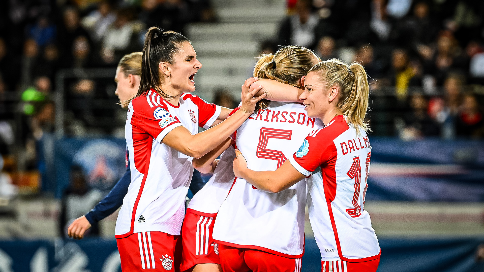 FC Bayern Frauen, Jovana Damnjanović, Linda Dallmann, Magdalena Eriksson, Jubel