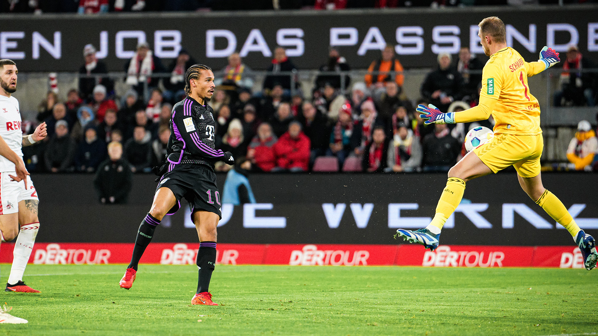 Spielszene aus dem Bundesliga-Spiel 1. FC Köln gegen FC Bayern