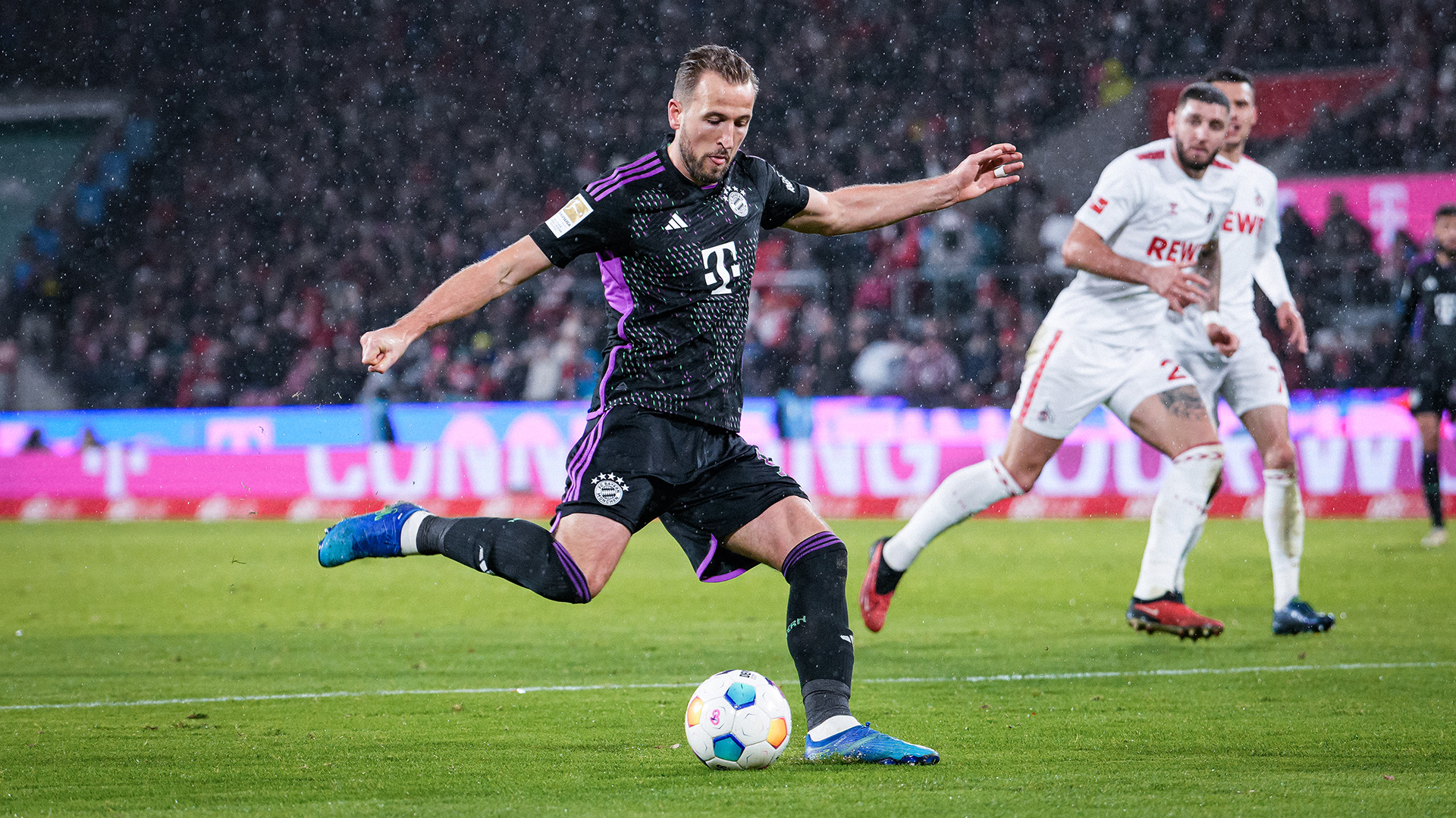 Spielszene aus dem Bundesliga-Spiel 1. FC Köln gegen FC Bayern