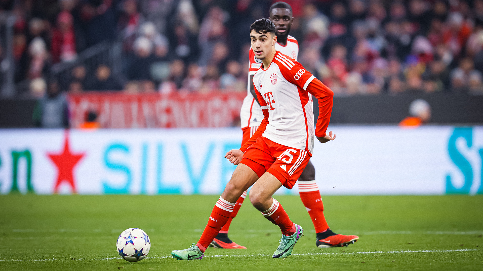 19-fcbayern-kopenhagen-231129-mel