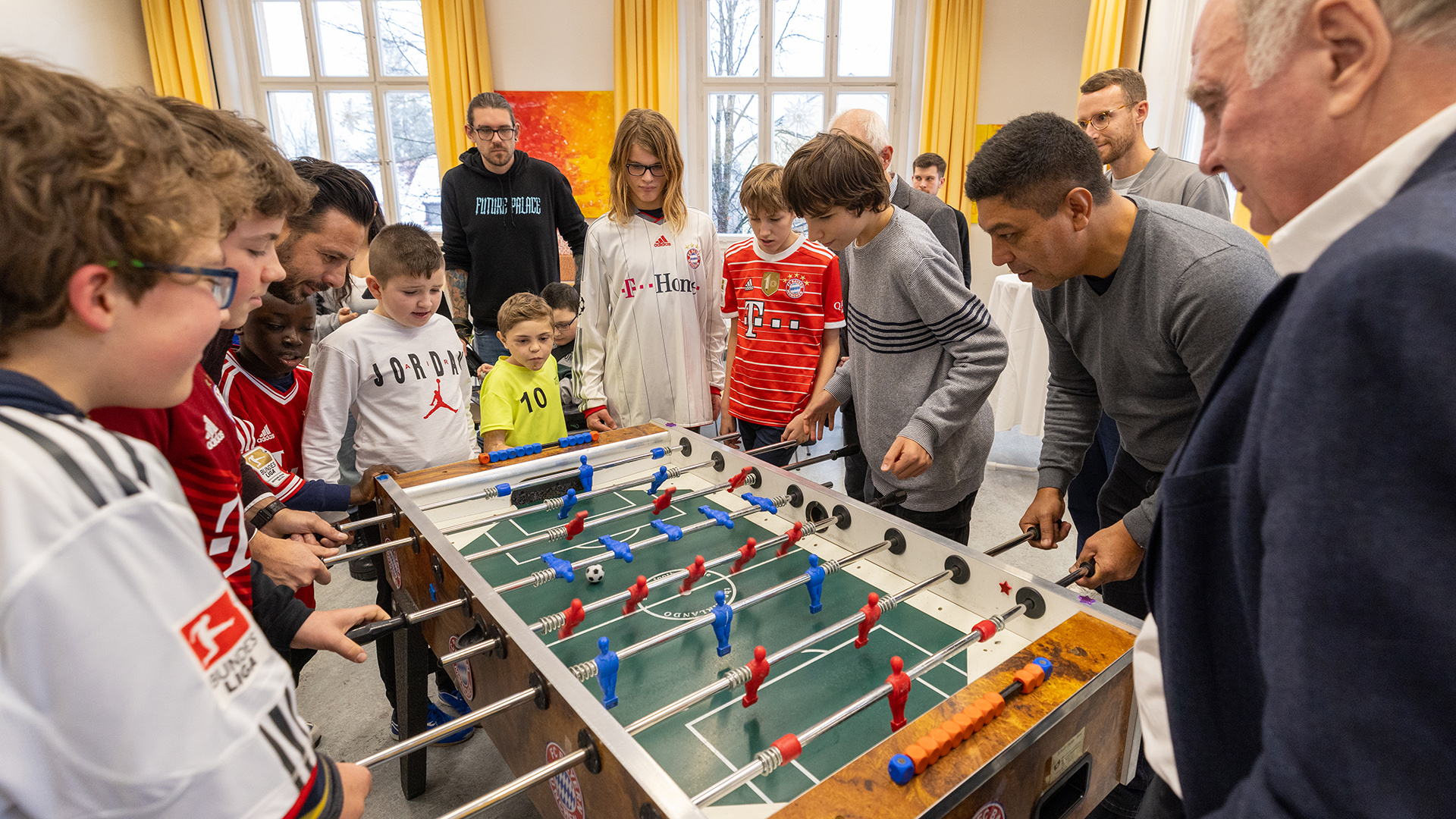 Claudio Pizarro, Giovane Élber Bayerische Landesschule für Körperbehinderte