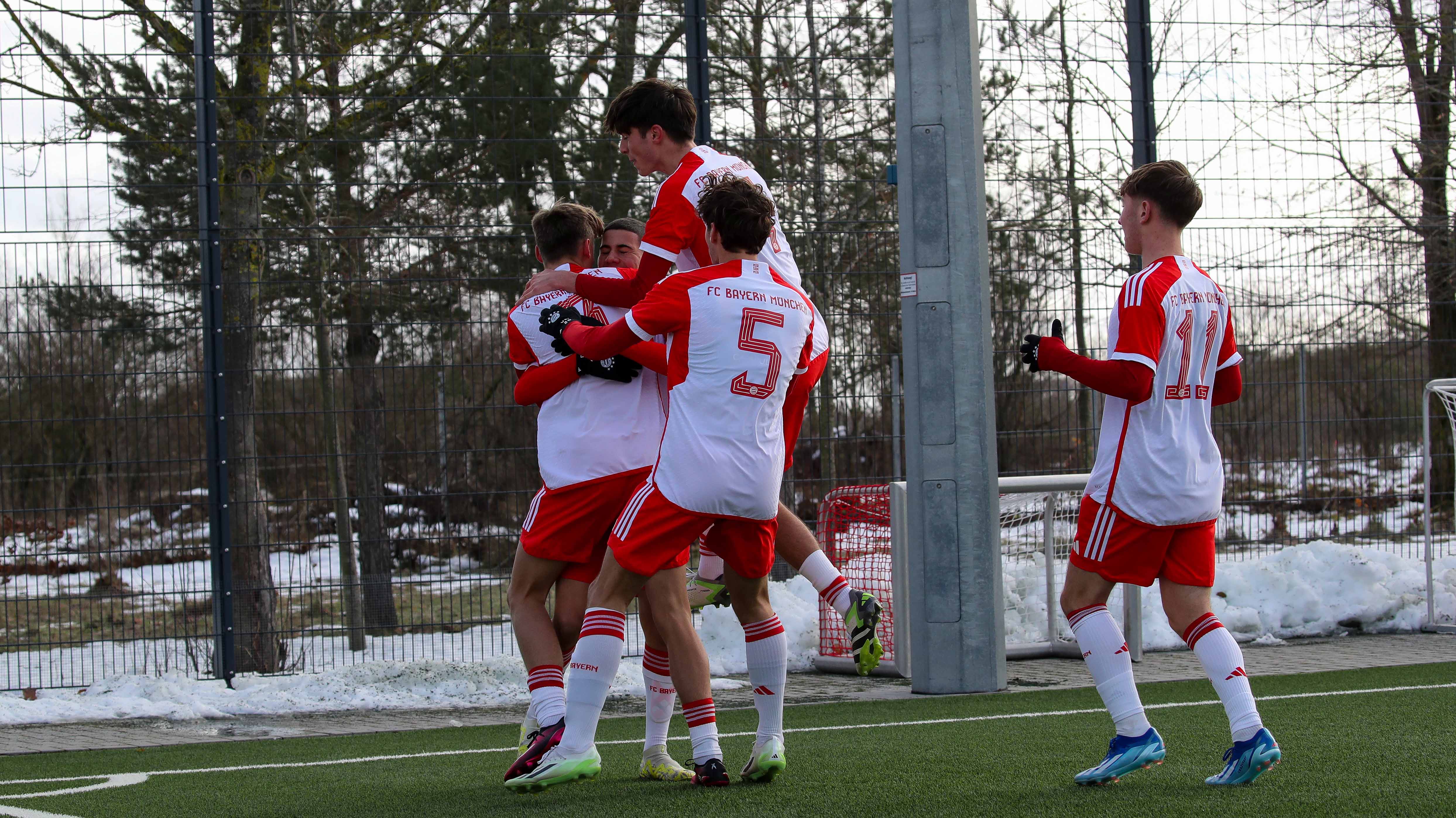 FC Bayern U17 jubelt im Heimspiel gegen die TSG Hoffenheim