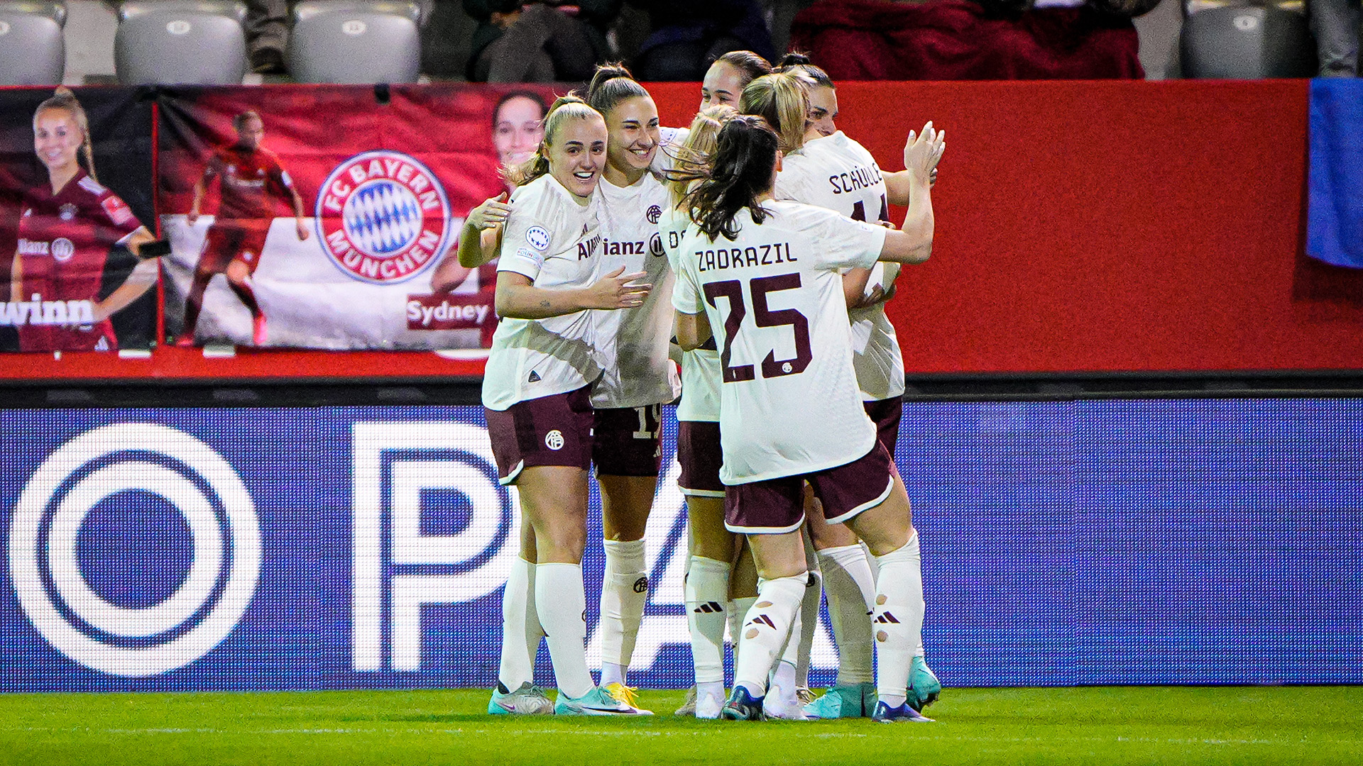 FC Bayern Frauen, Team, Jubel