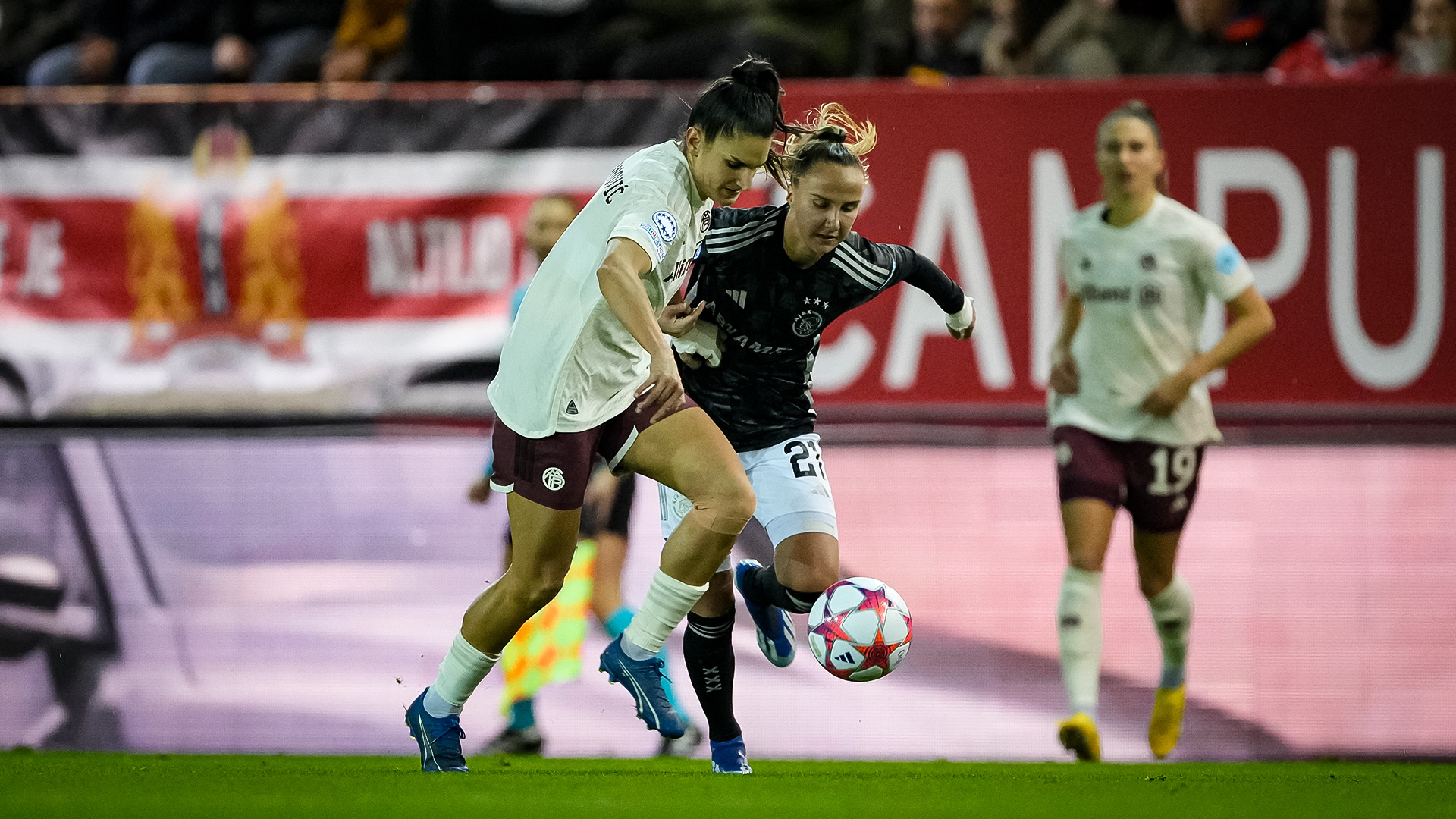 FC Bayern Frauen, Jovana Damnjanović, Zweikampf