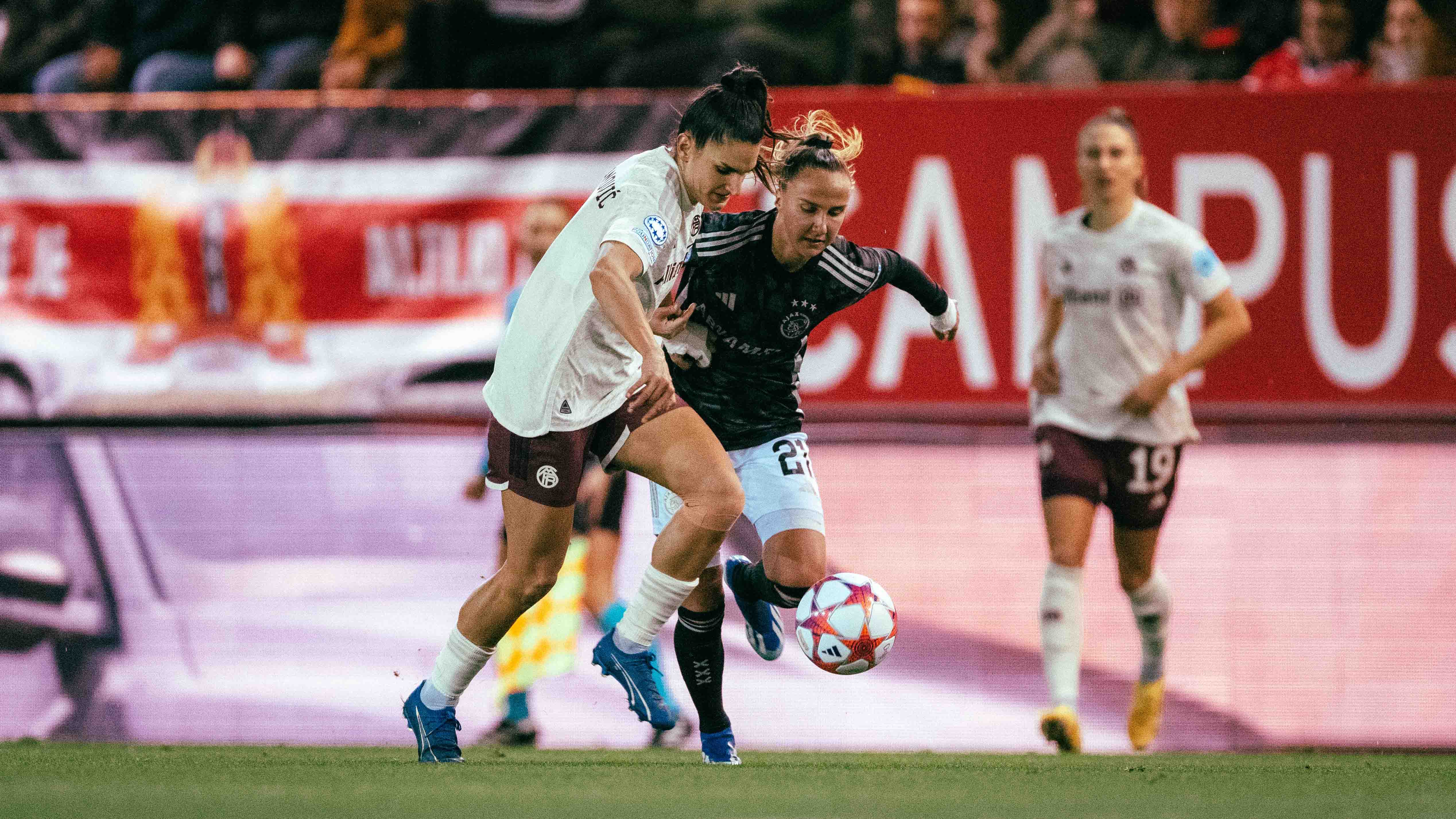 Im Hinspiel trennten sich die die FC Bayern Frauen und Ajax Amsterdam unentschieden