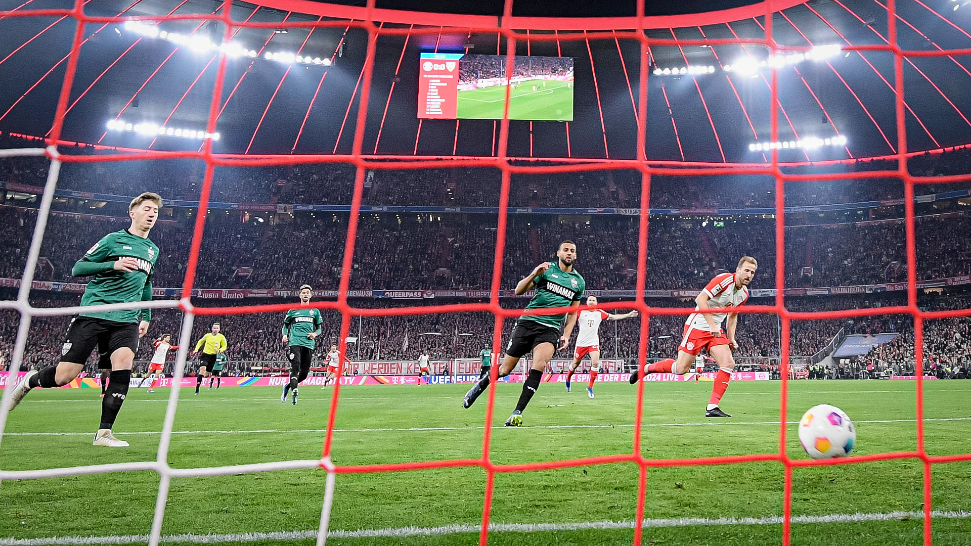 Spielszene aus dem Bundesliga-Duell FC Bayern gegen VfB Stuttgart