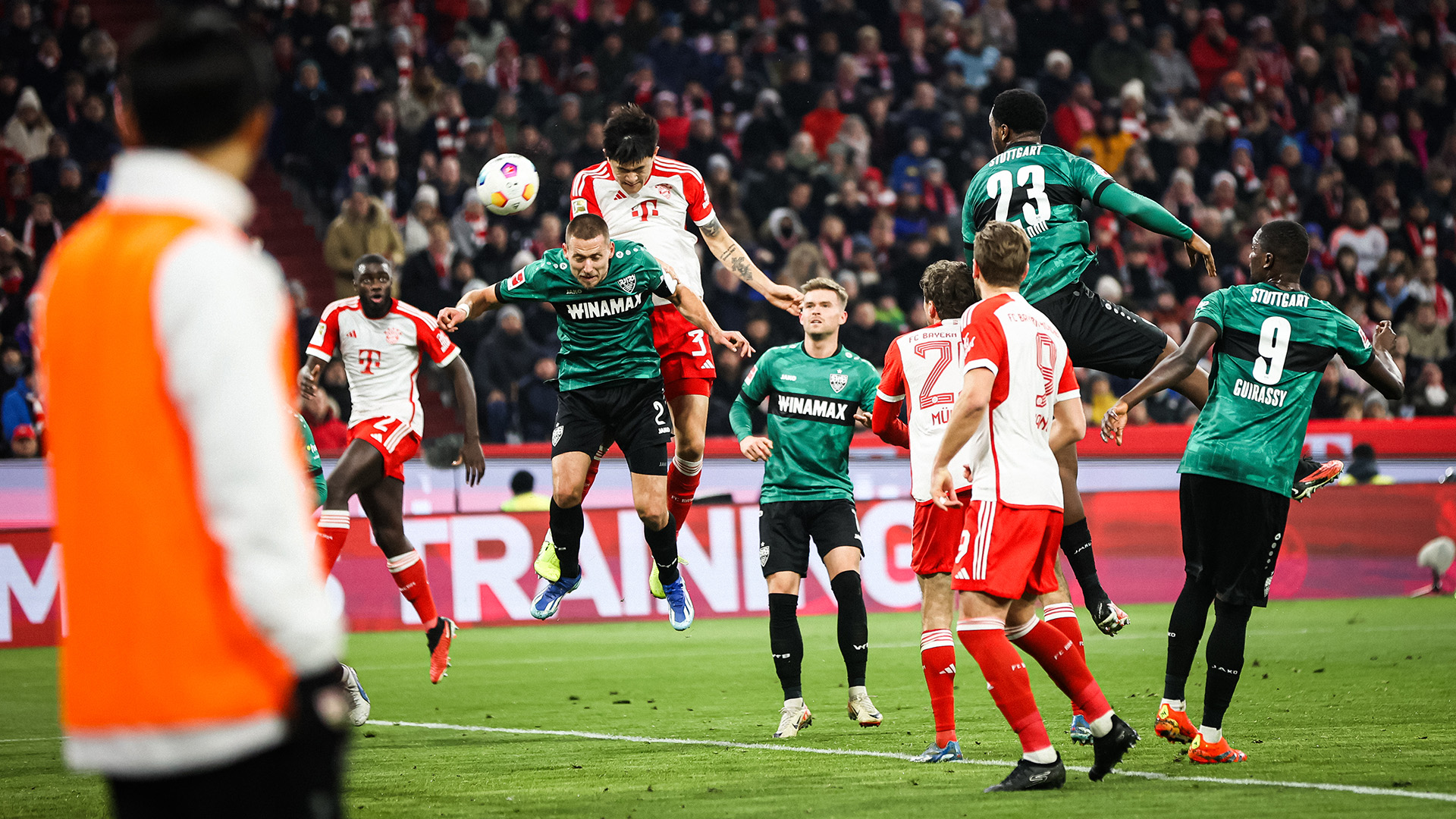 Spielszene aus dem Bundesliga-Duell FC Bayern gegen VfB Stuttgart