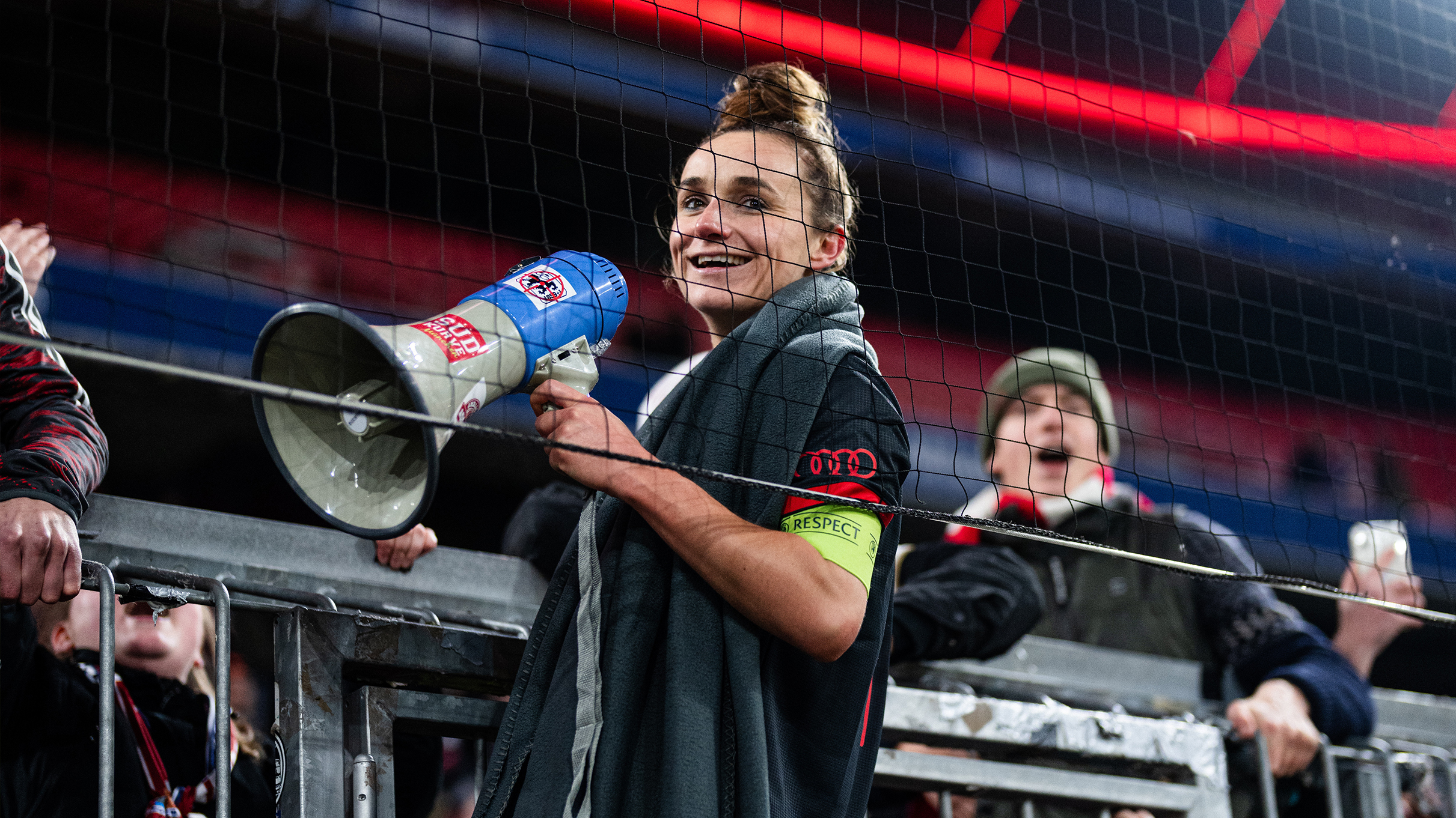 Lina Magull at the Allianz Arena with a megaphone