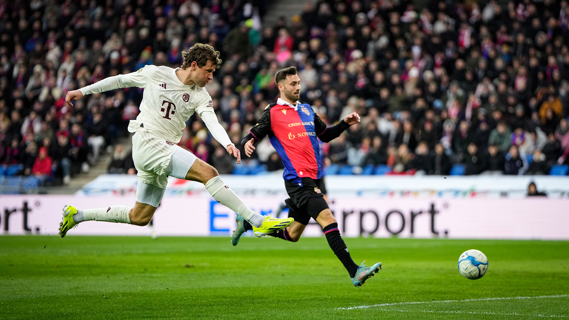 Thomas Müller, Spielszene aus dem Testspiel des FC Bayern beim FC Basel