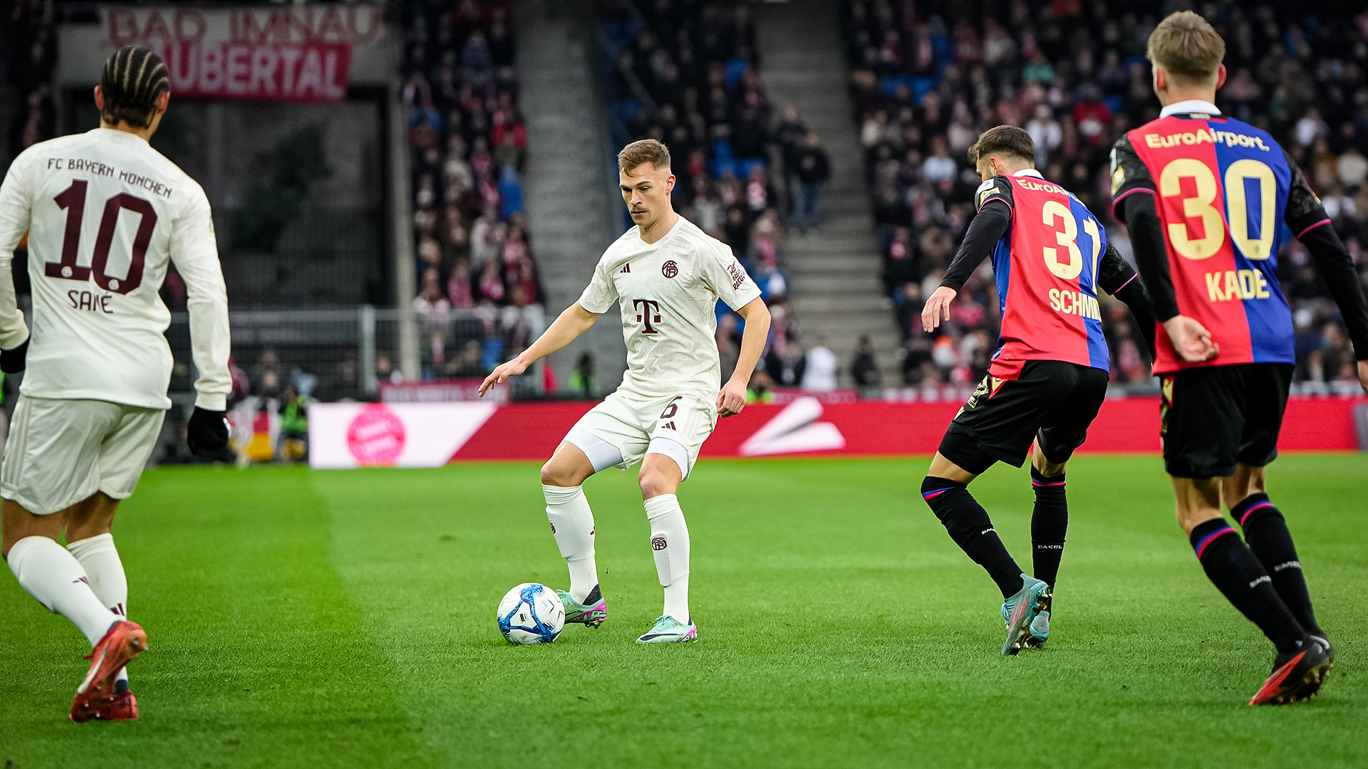 Joshua Kimmich. Spielszene aus dem Testspiel des FC Bayern beim FC Basel