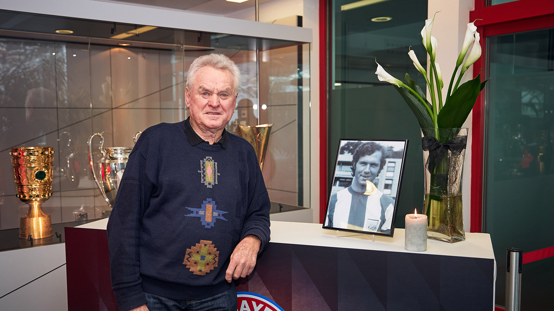 Sepp Maier with the nook of condolence for Franz Beckenbauer at Säbener Straße