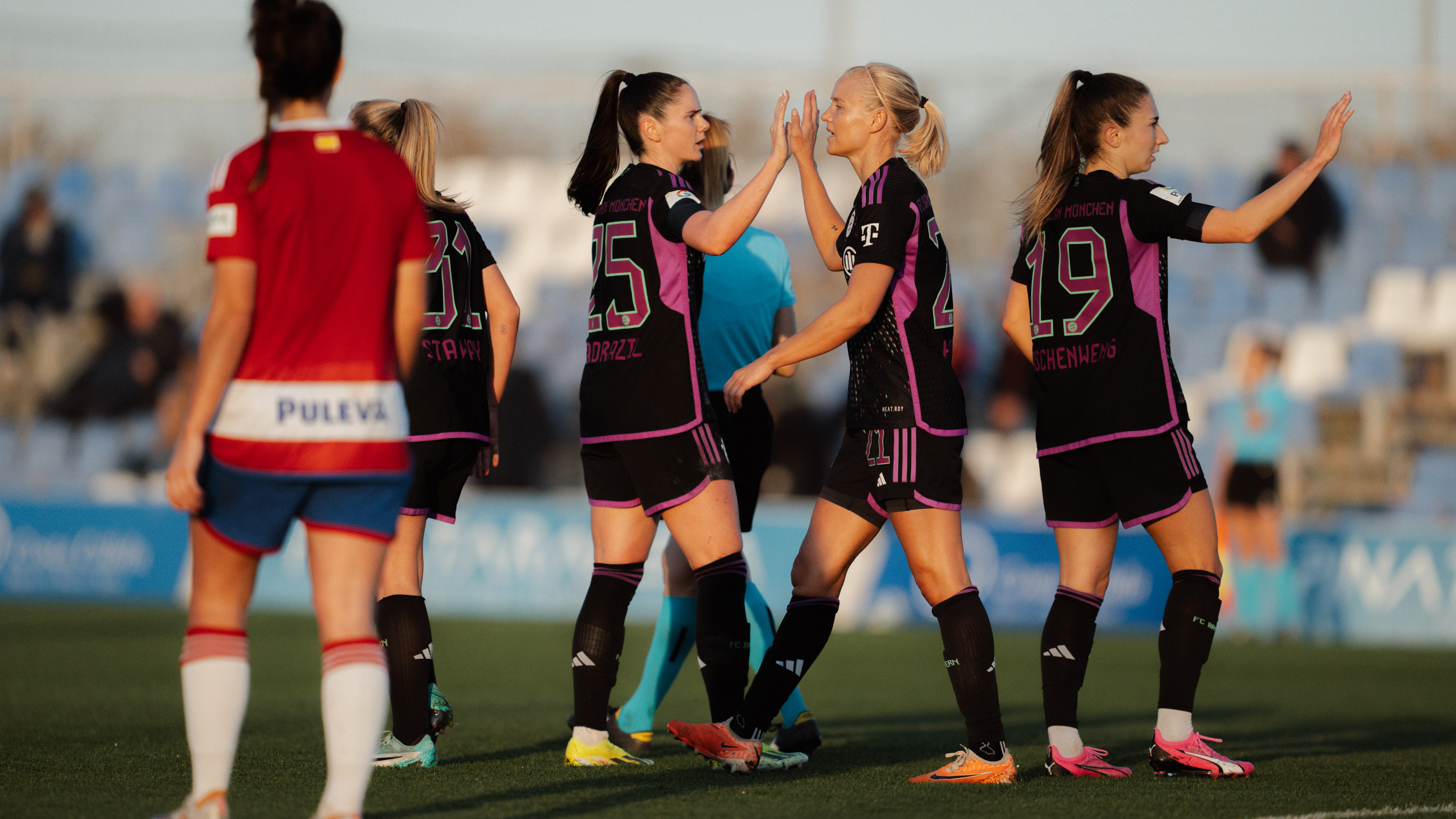 Pernille Harder im Einsatz im Testspiel gegen den FC Granada.