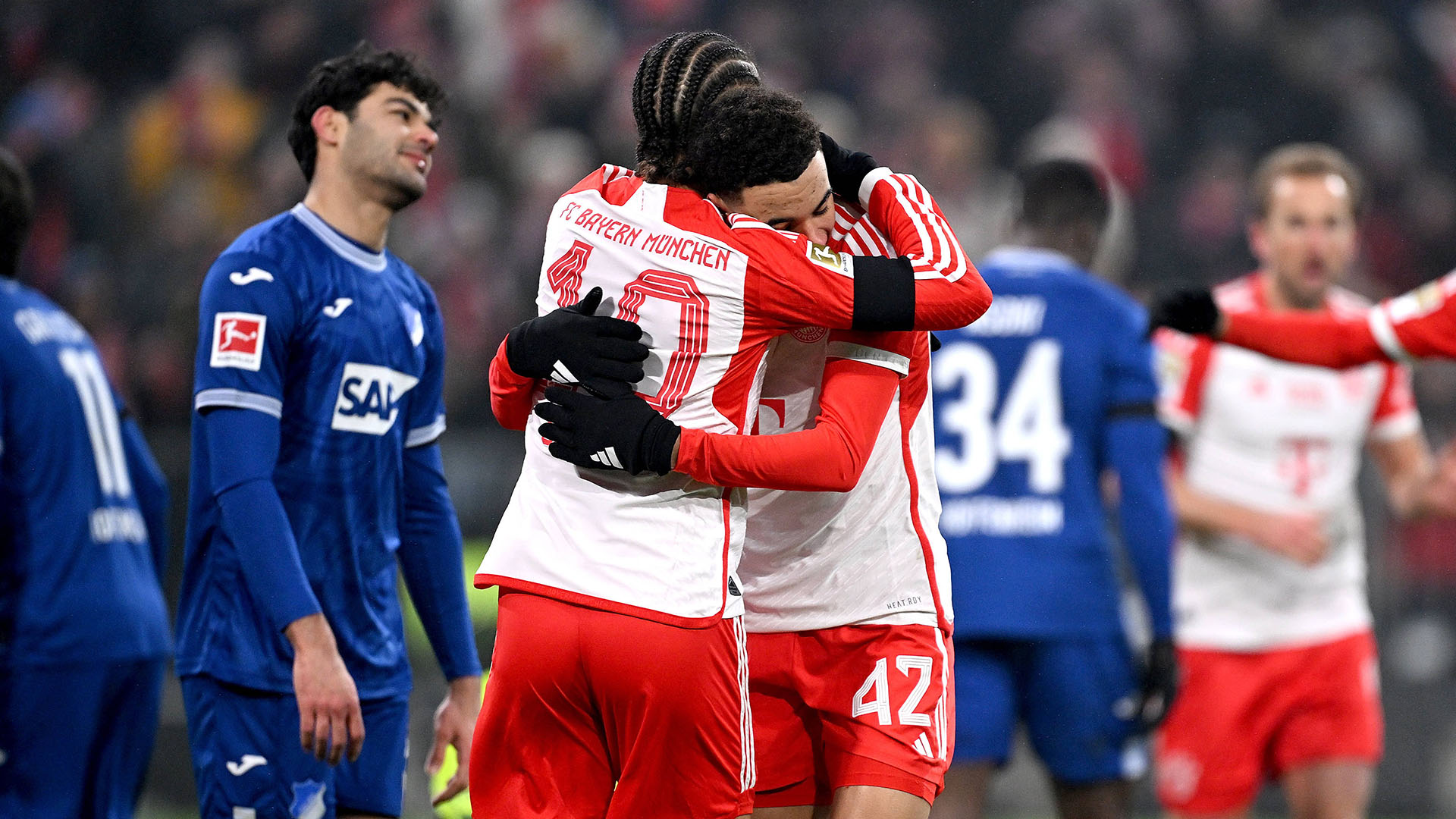 Leroy Sané legte Jamal Musiala zwei Tore beim 3:0-Sieg des FC Bayern gegen Hoffenheim auf.