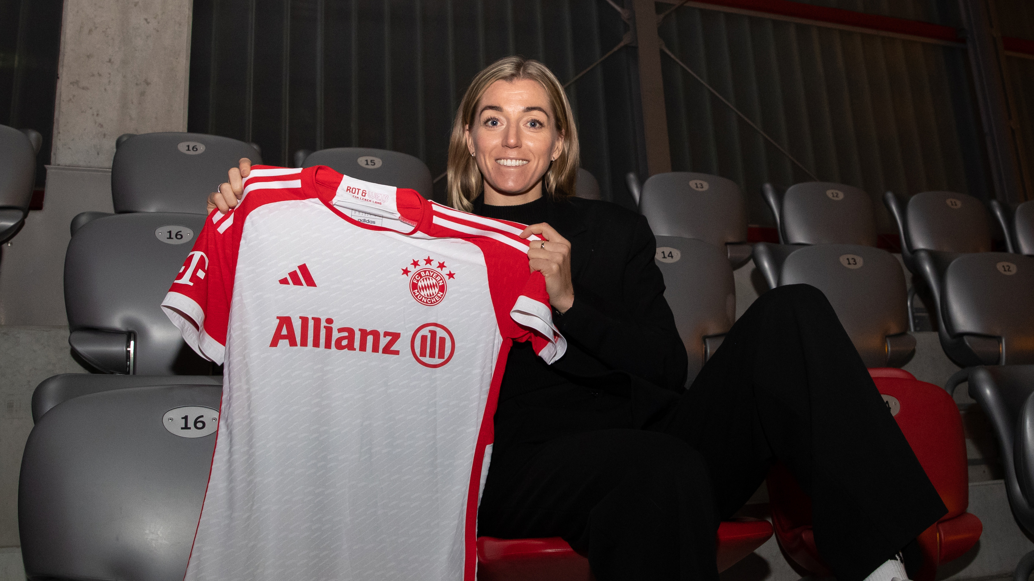 Linda Sembrant with a Bayern jersey