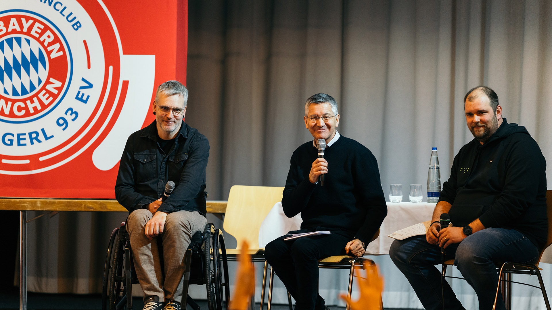 Herbert Hainer bei der Posiumsdiskussion zur Jubiläumsfeier 30 Jahre Rollwagerl e.V.